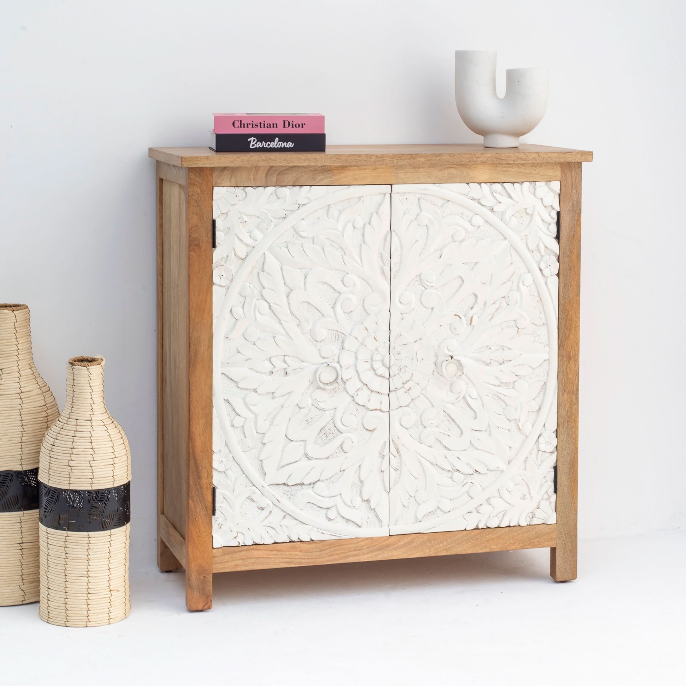 RIYAN CARVING SIDEBOARD - Art and craft furniture