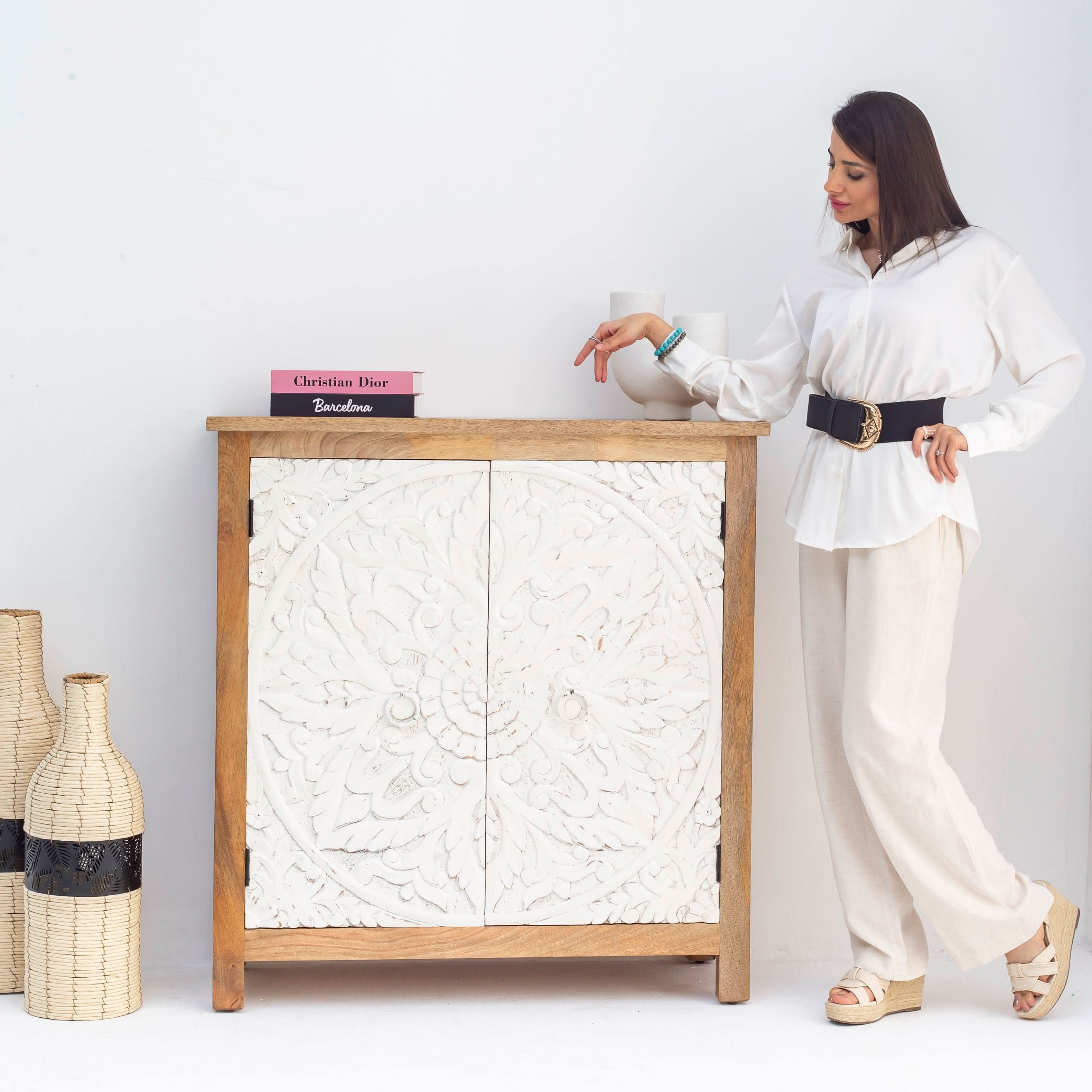 RIYAN CARVING SIDEBOARD - Art and craft furniture