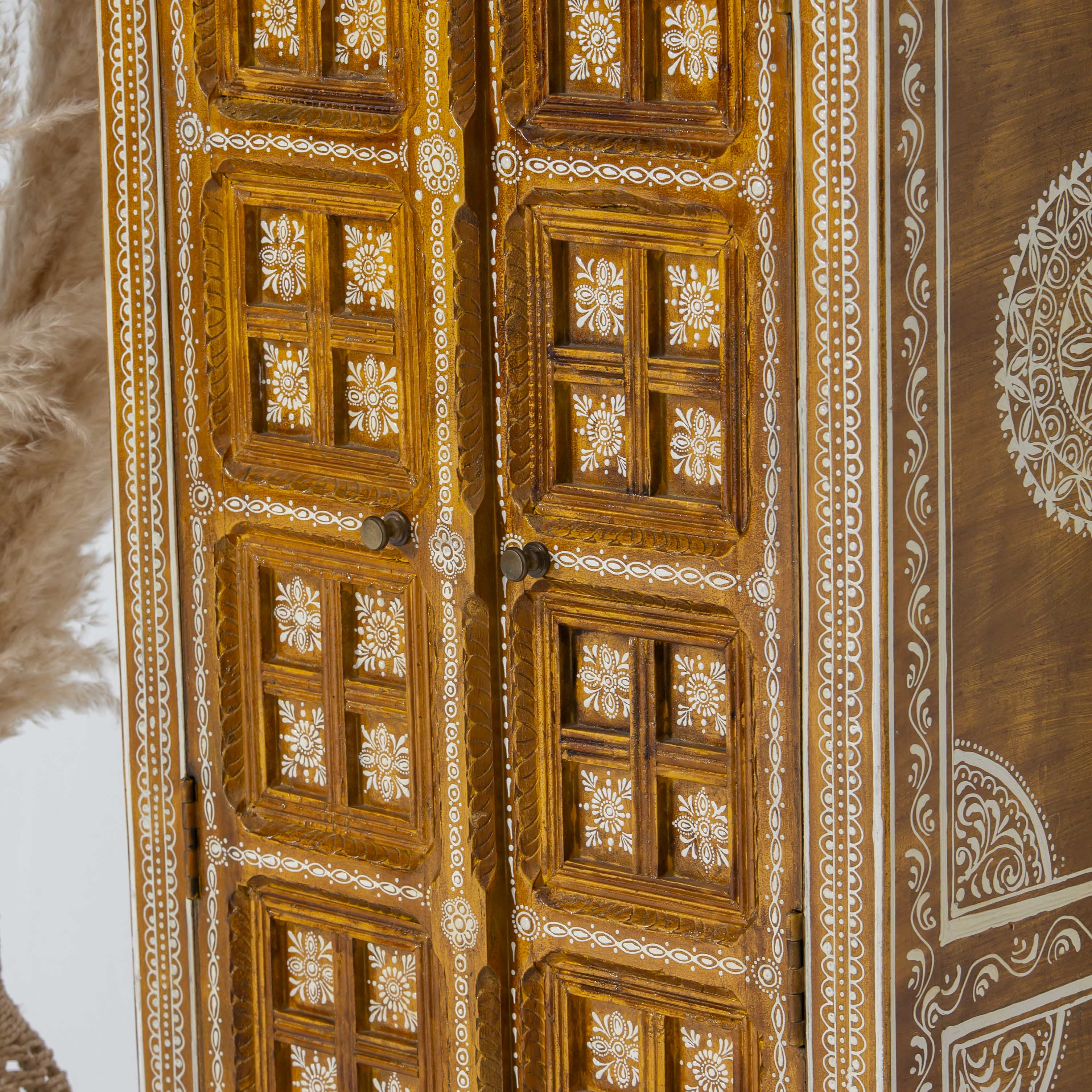 ELMORA PAINTING WOODEN CABINET - Art and craft furniture