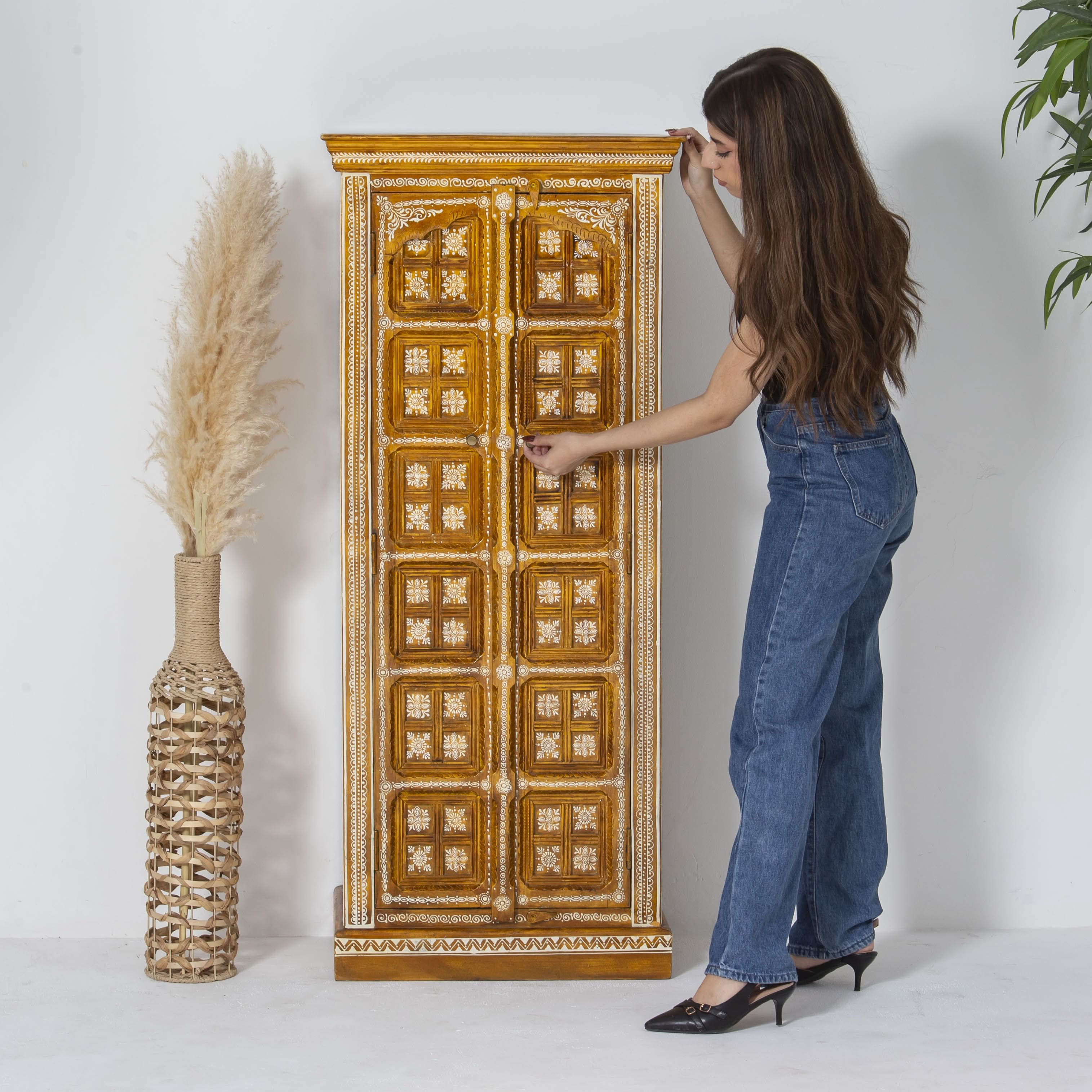 ELMORA PAINTING WOODEN CABINET - Art and craft furniture