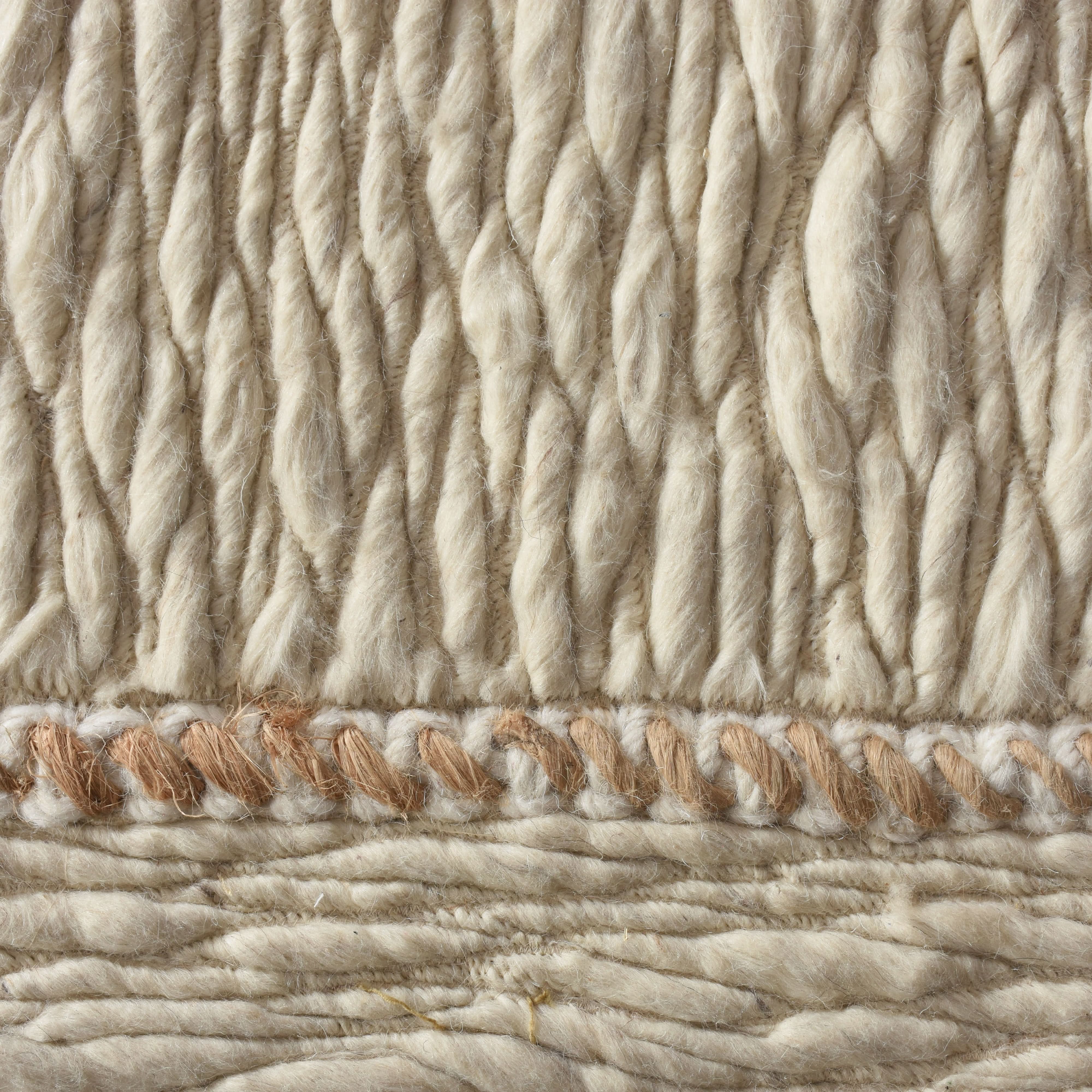 IVERTOEN HAND MADE WOOL & JUTE CARPET - Art and craft furniture