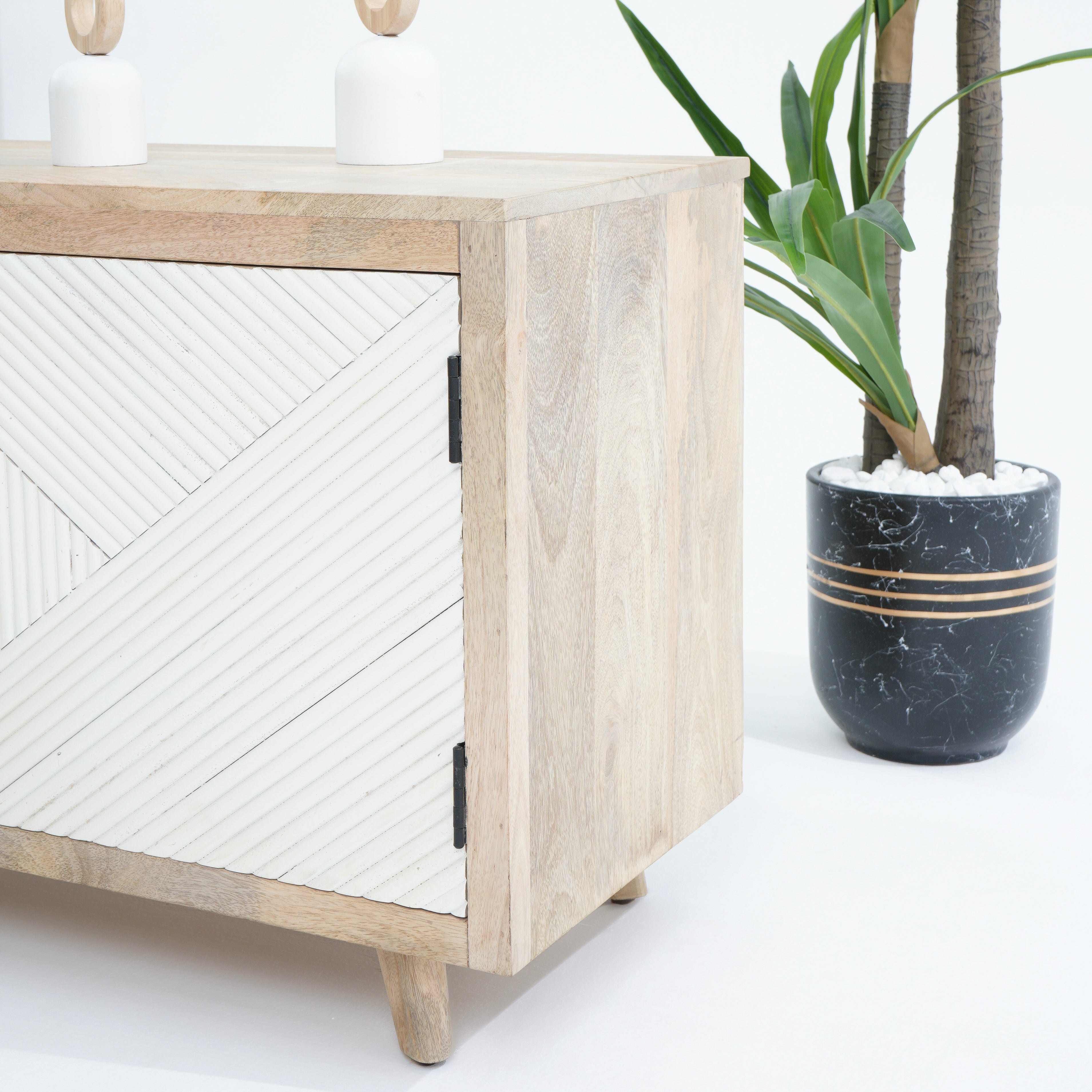 Geneva Linning Tv stand