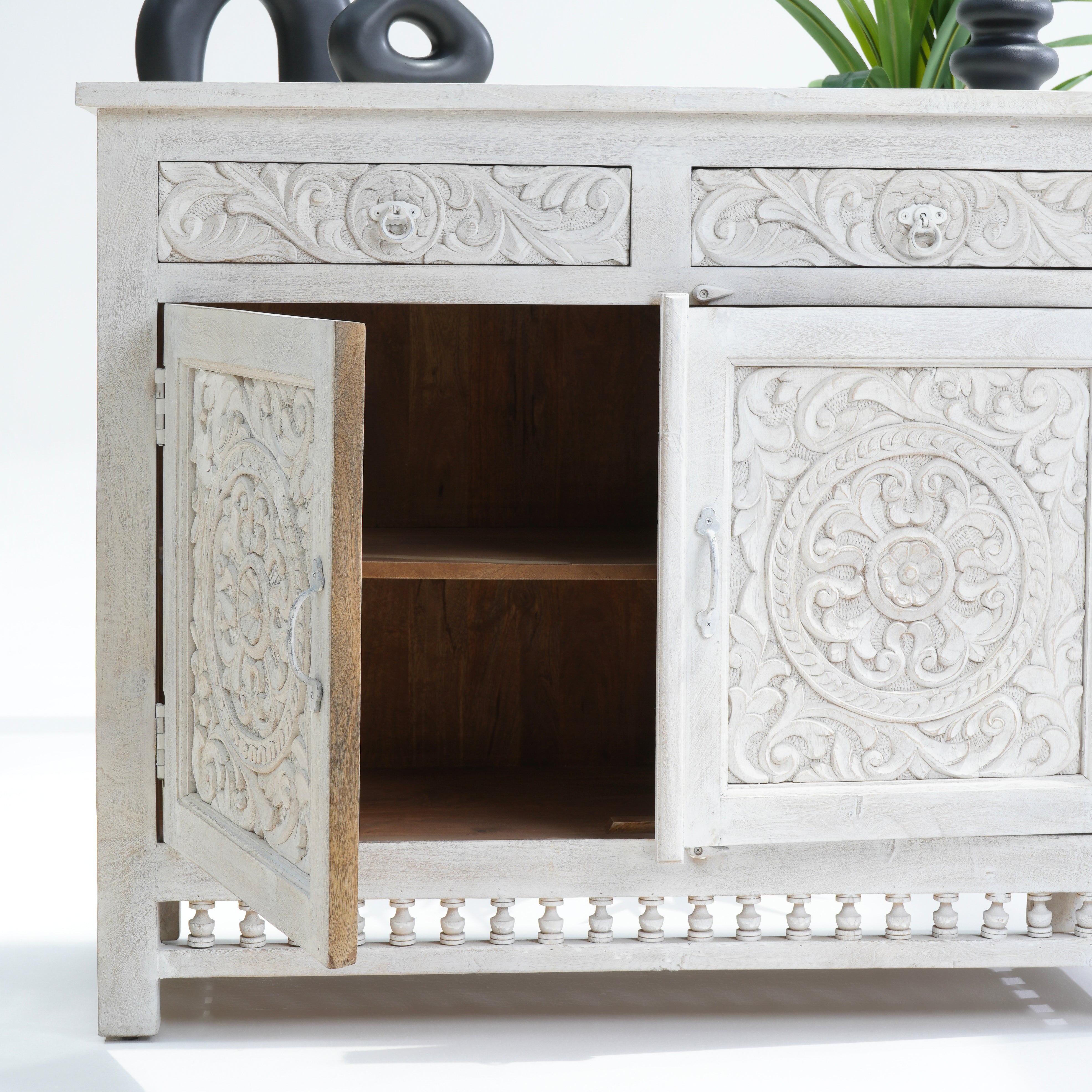 Blend carwed sideboard