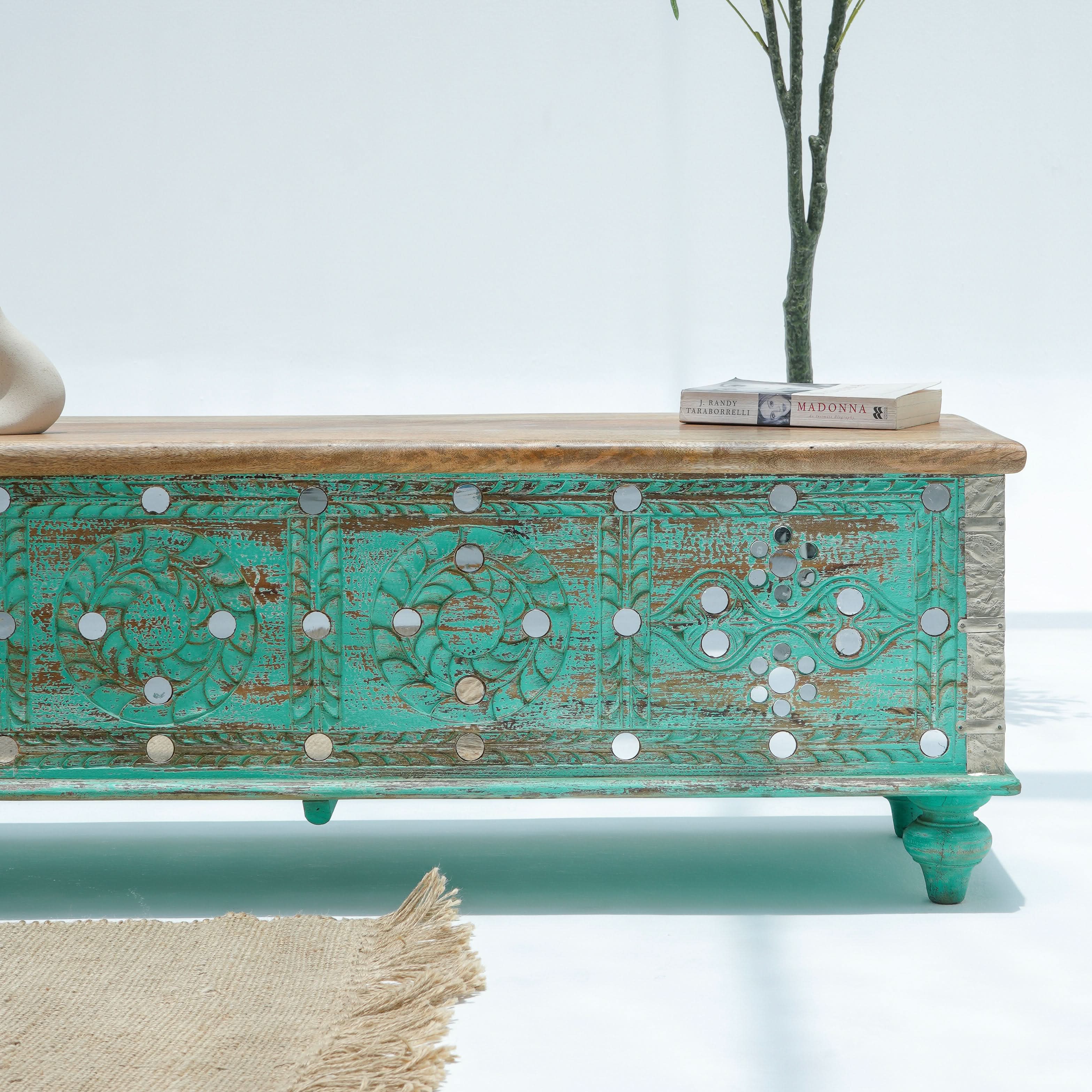 VINTAGE WOODEN ANTIQUE BOX - Art and craft furniture