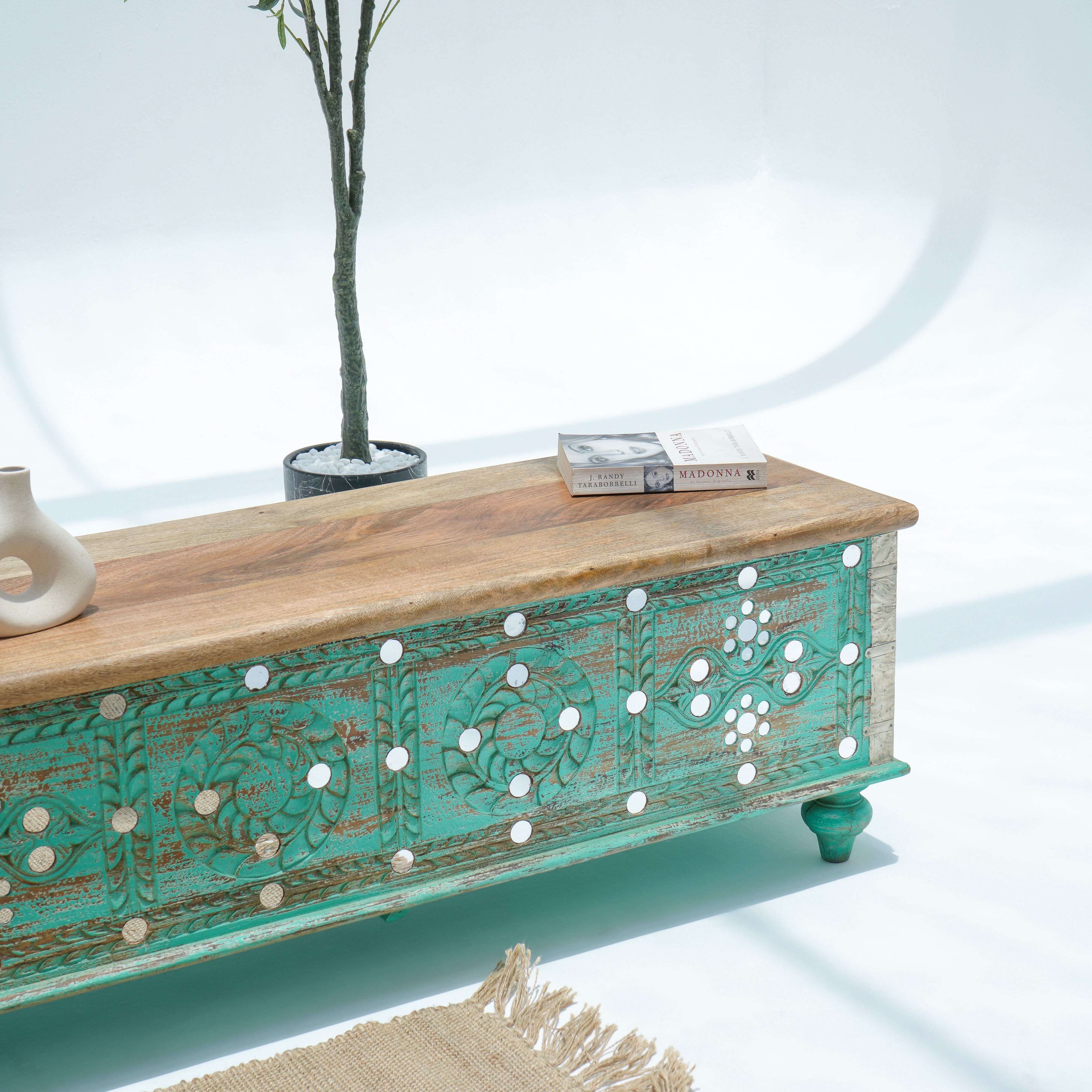 VINTAGE WOODEN ANTIQUE BOX - Art and craft furniture