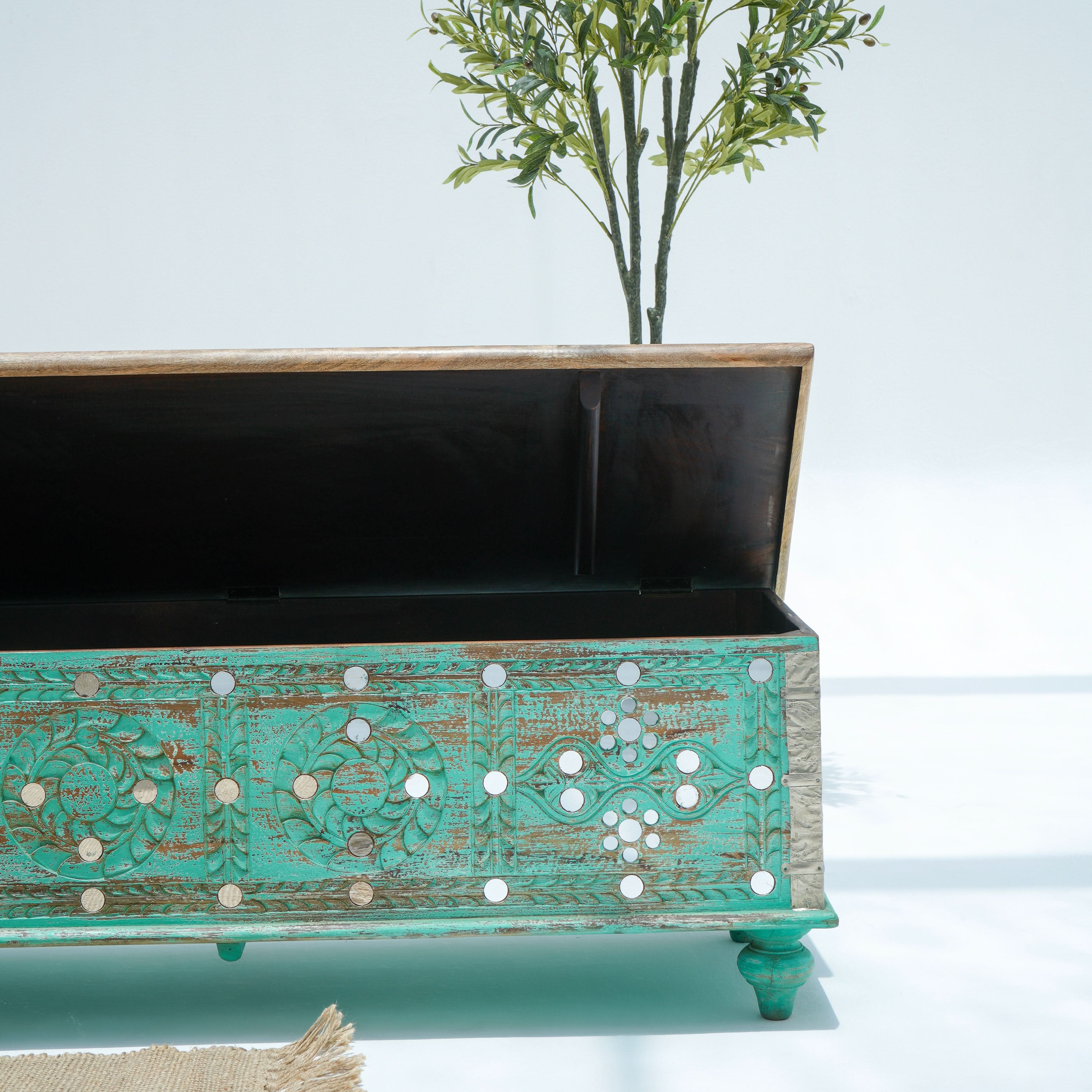 VINTAGE WOODEN ANTIQUE BOX - Art and craft furniture