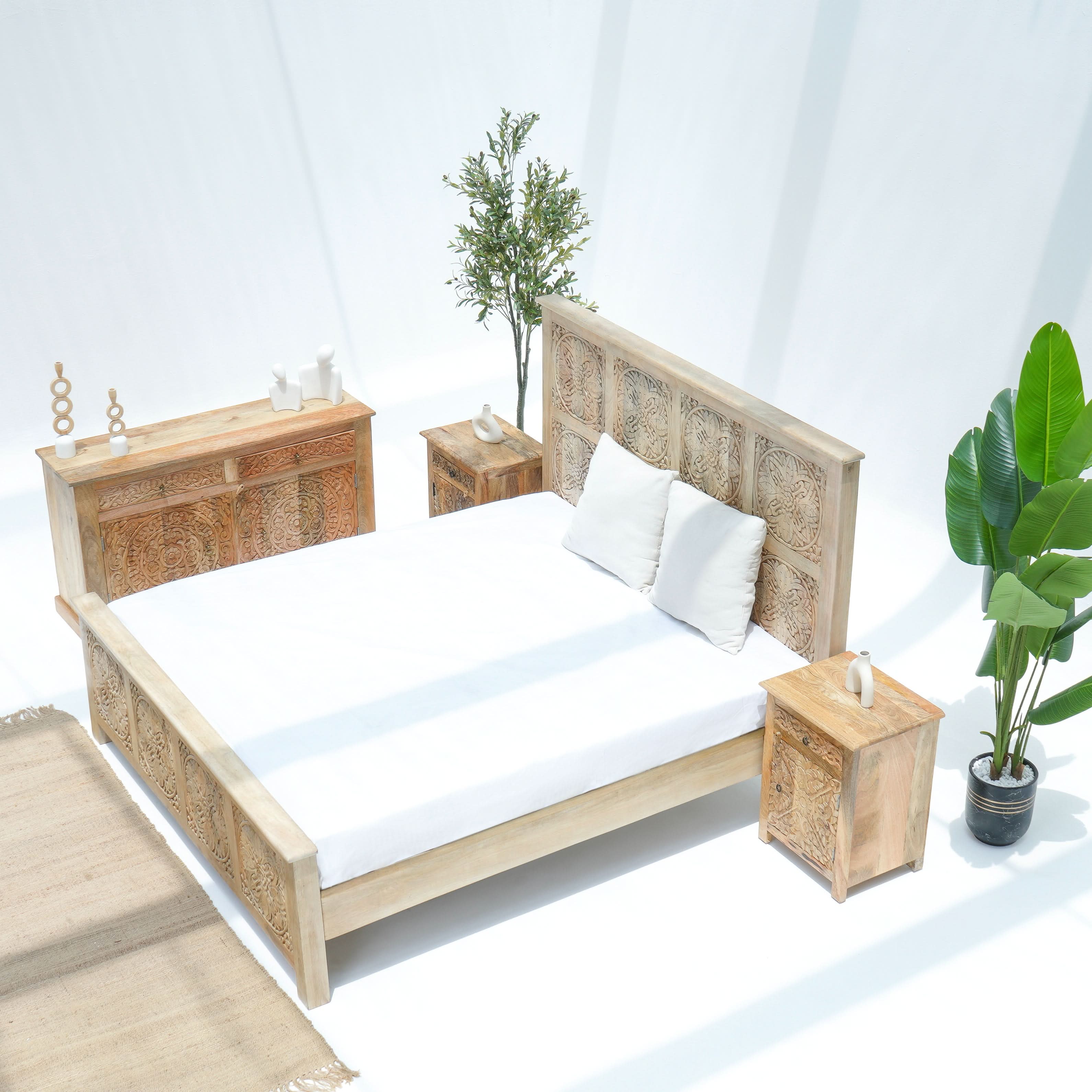 DABORA ROUND CARVING EIGHT BLOCK BED - Art and craft furniture