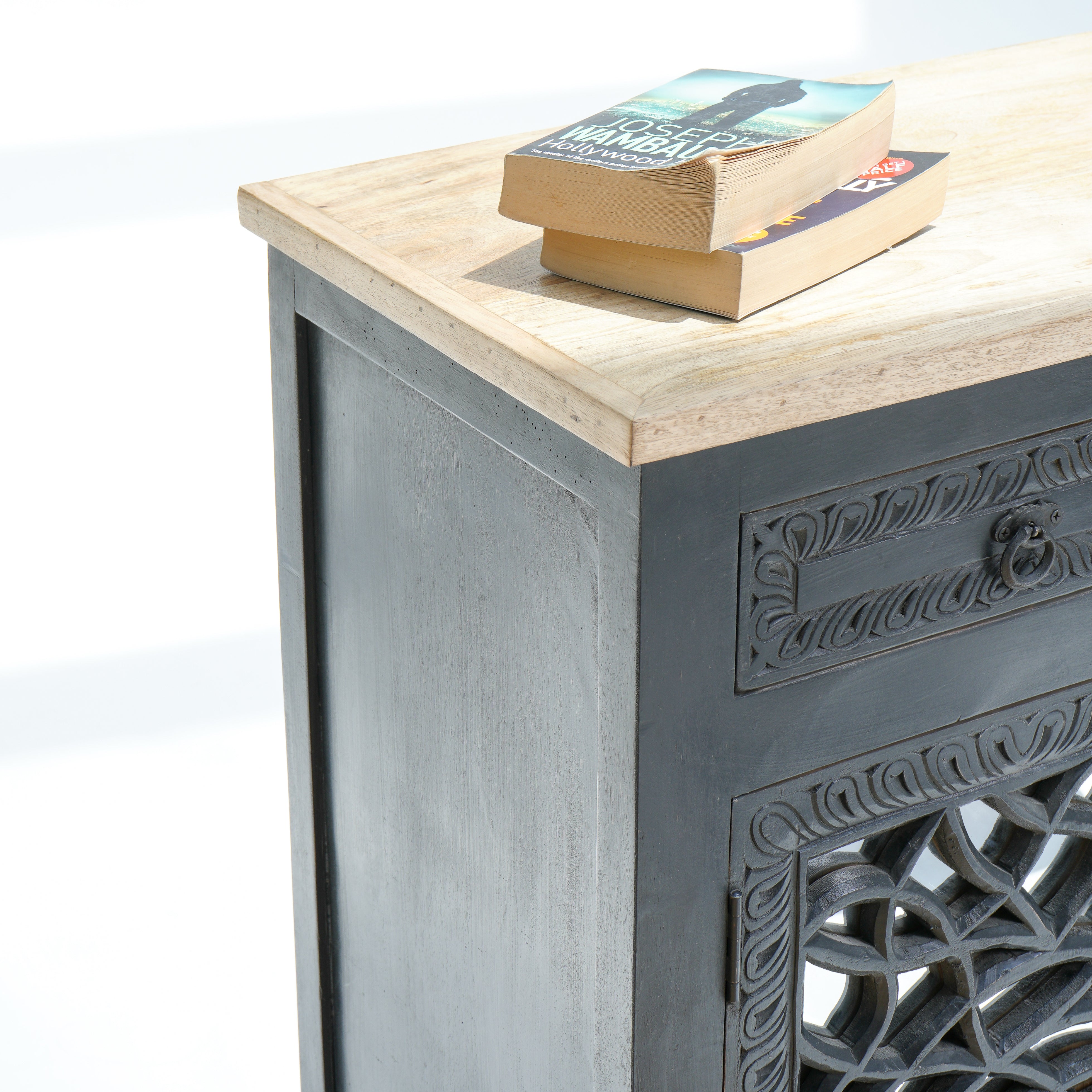 Lustre glass door sideboard