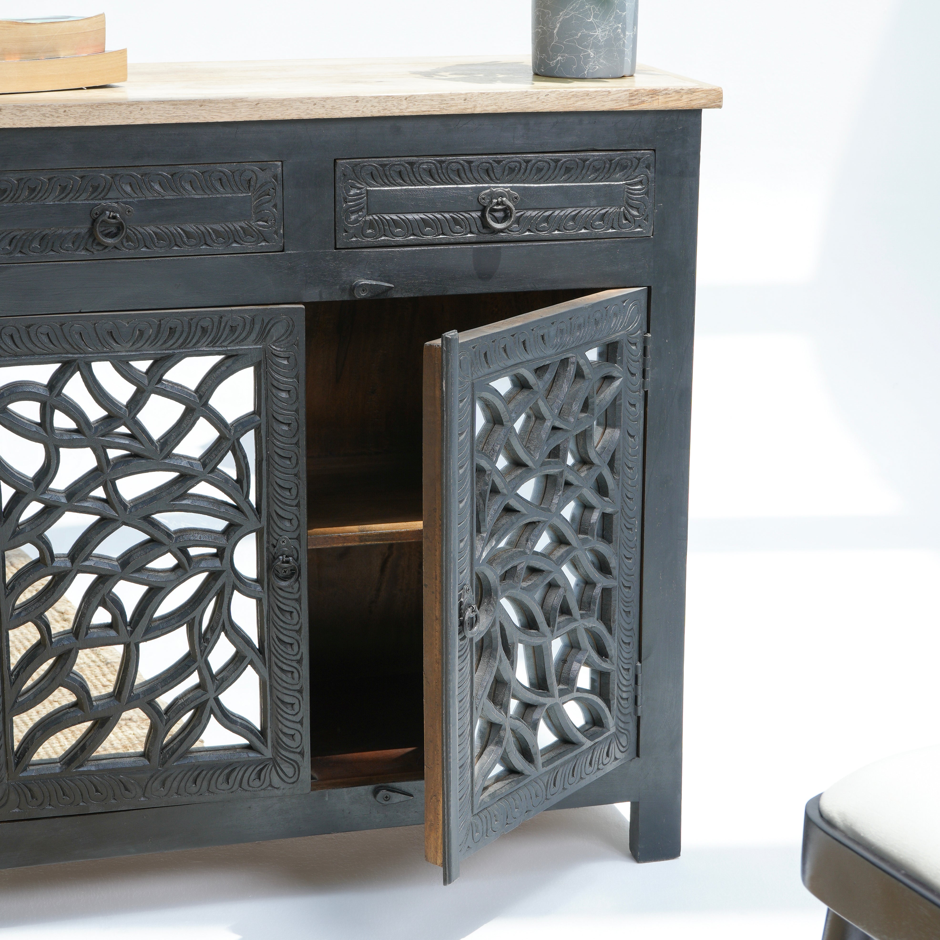 Lustre glass door sideboard