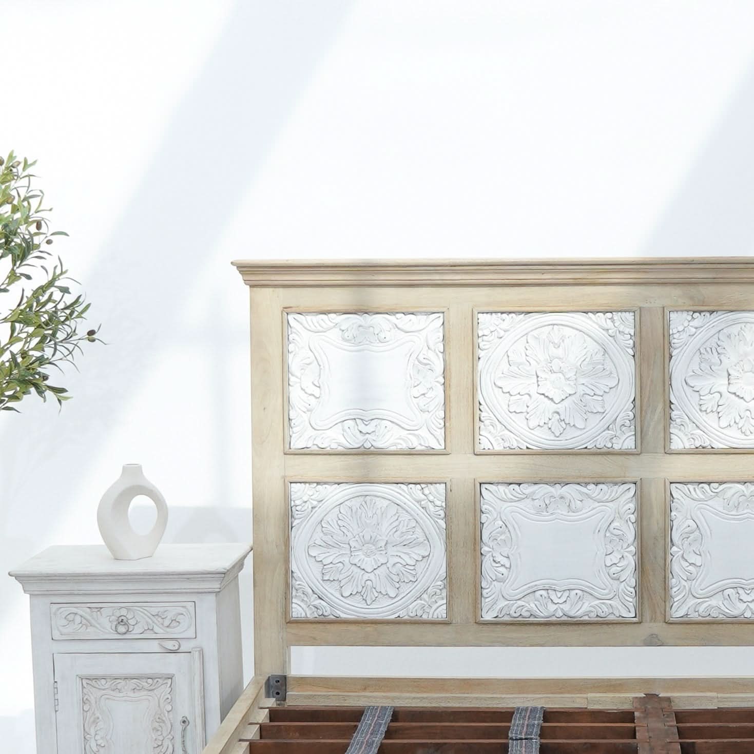 WDN CARVED EIGHT BLOCK BED - Art and craft furniture