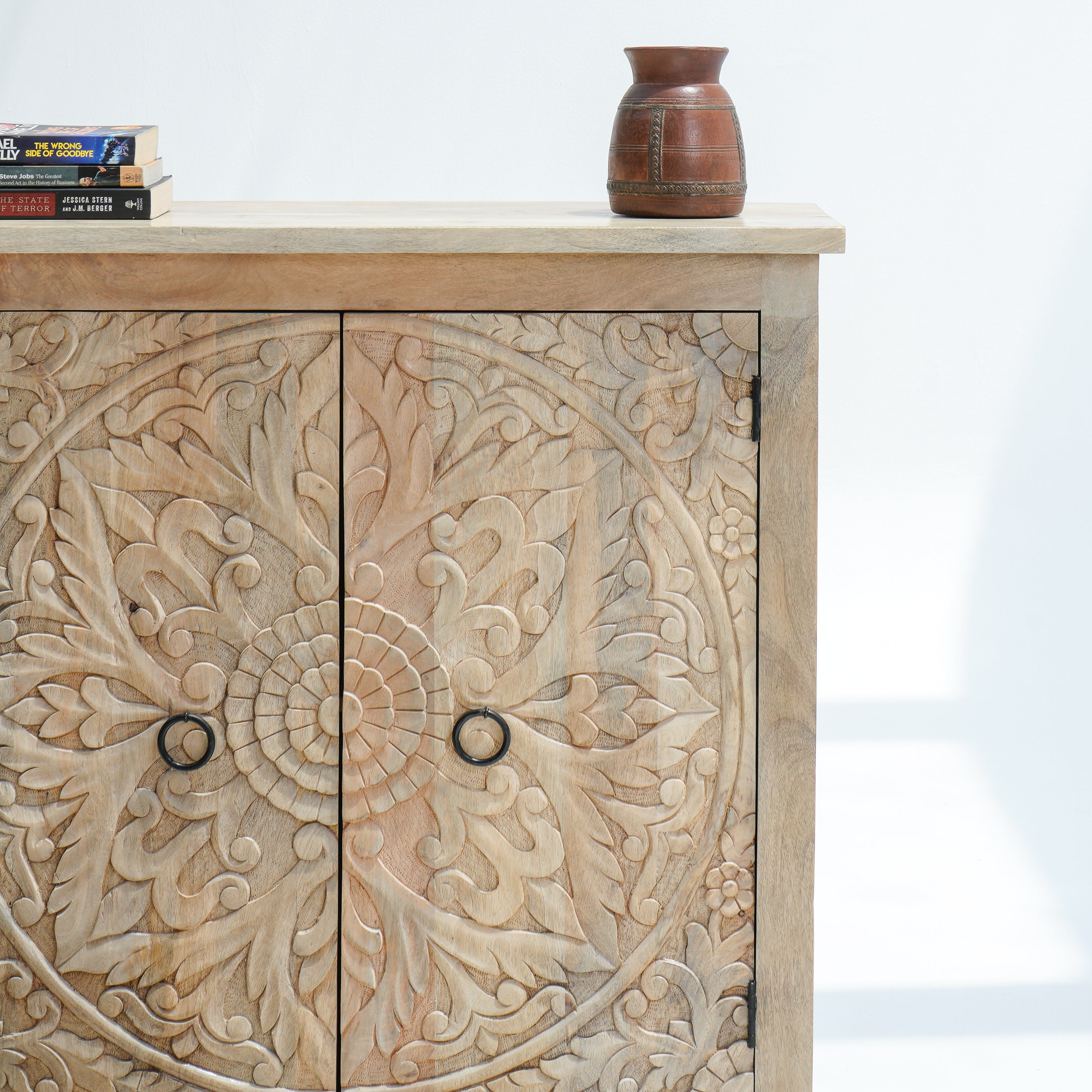 Riyan carwing sideboard
