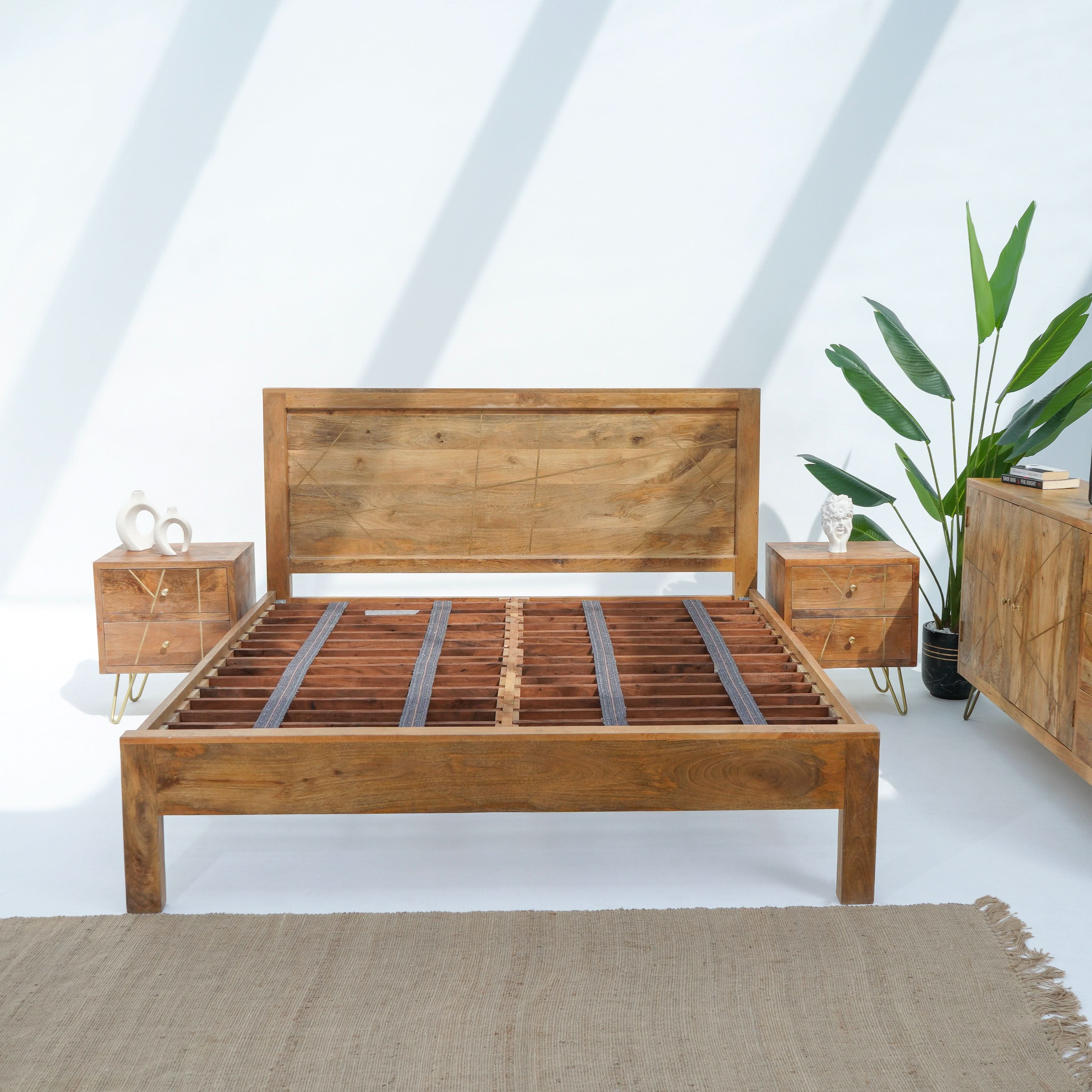 MANGOLUXE GOLDLINE BED - Art and craft furniture