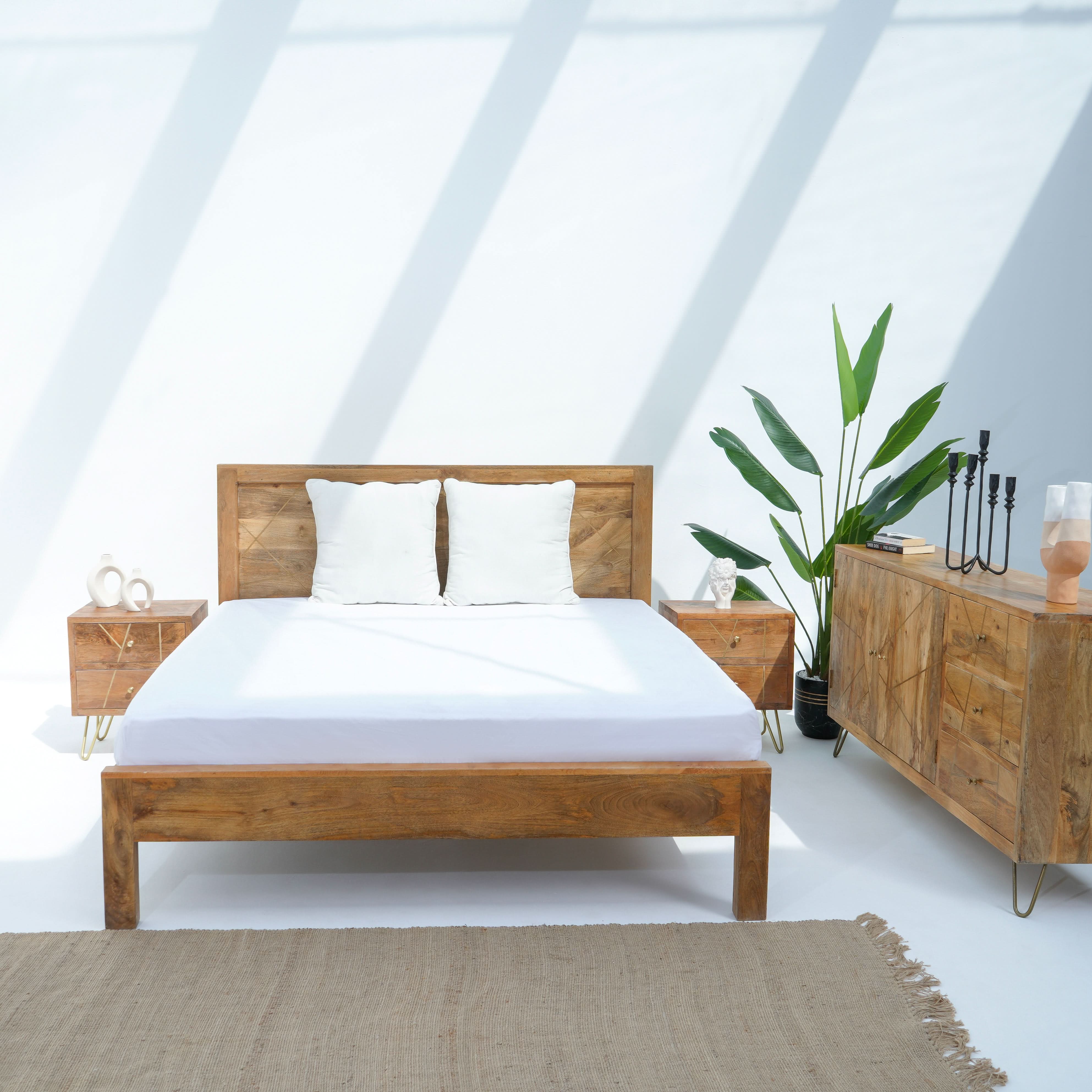 MANGOLUXE GOLDLINE BED - Art and craft furniture