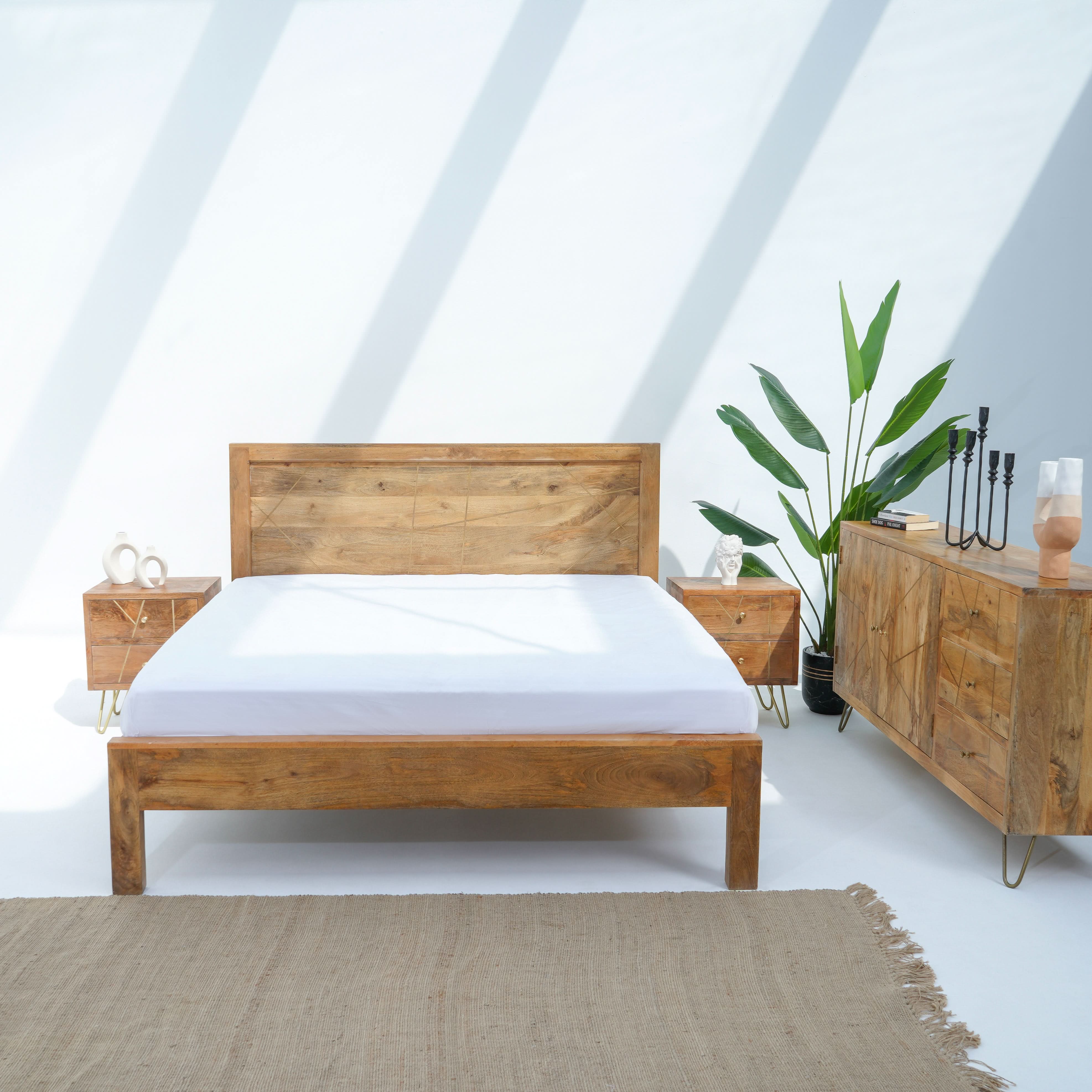 MANGOLUXE GOLDLINE BED - Art and craft furniture
