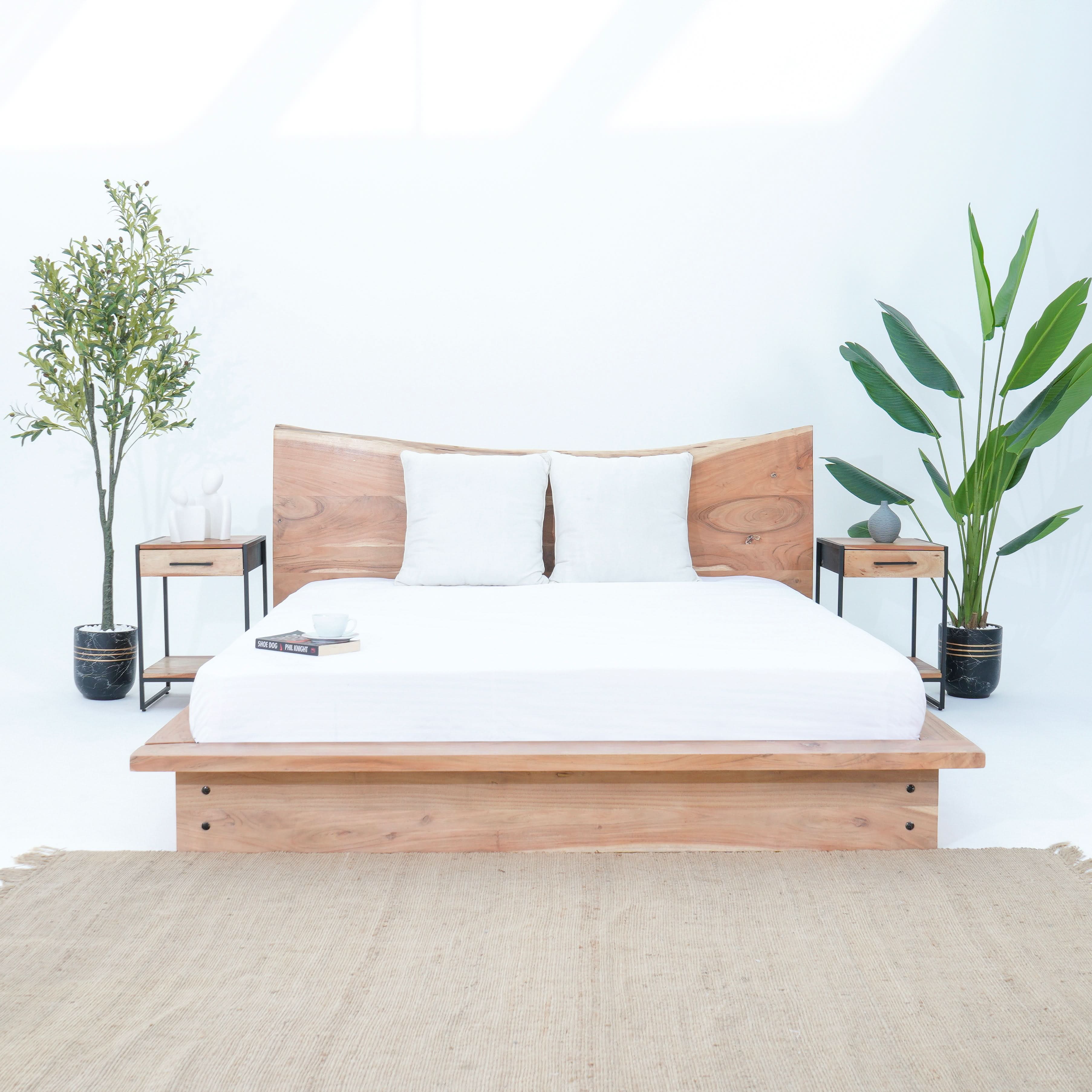 LIVE EDGE ACACIA WOOD BED - Art and craft furniture