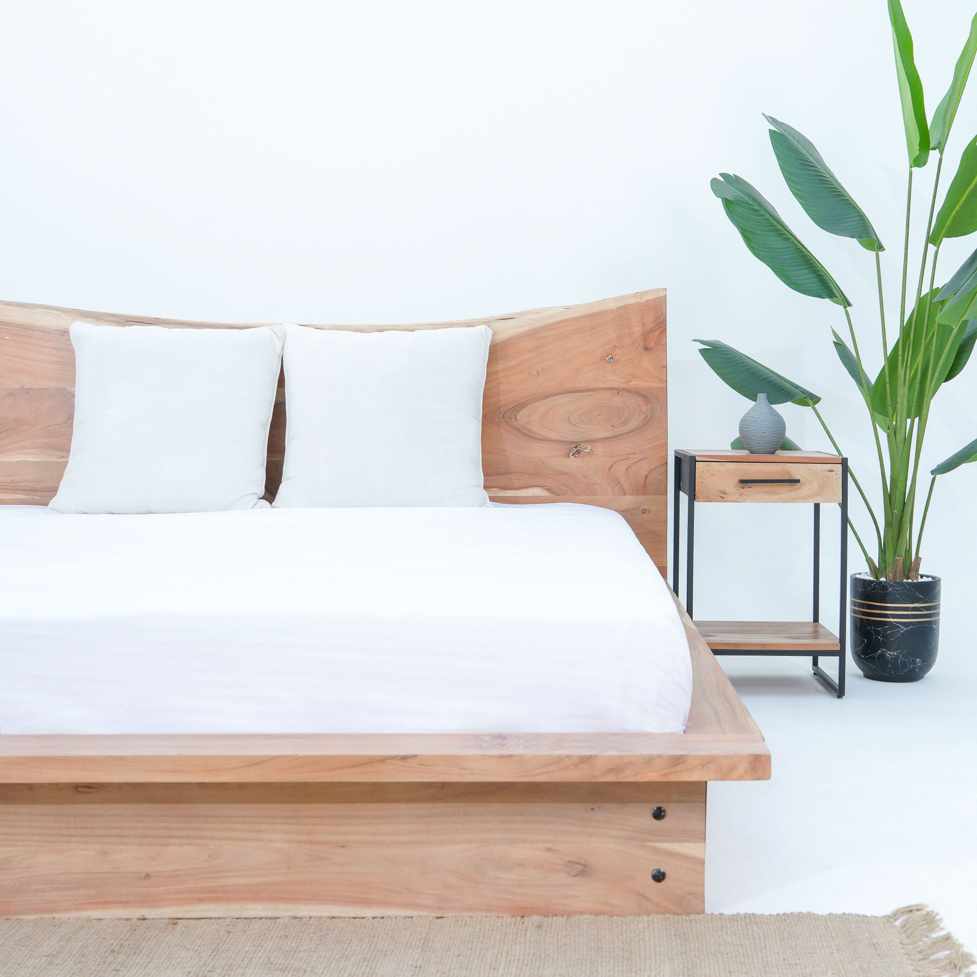 LIVE EDGE ACACIA WOOD BED - Art and craft furniture