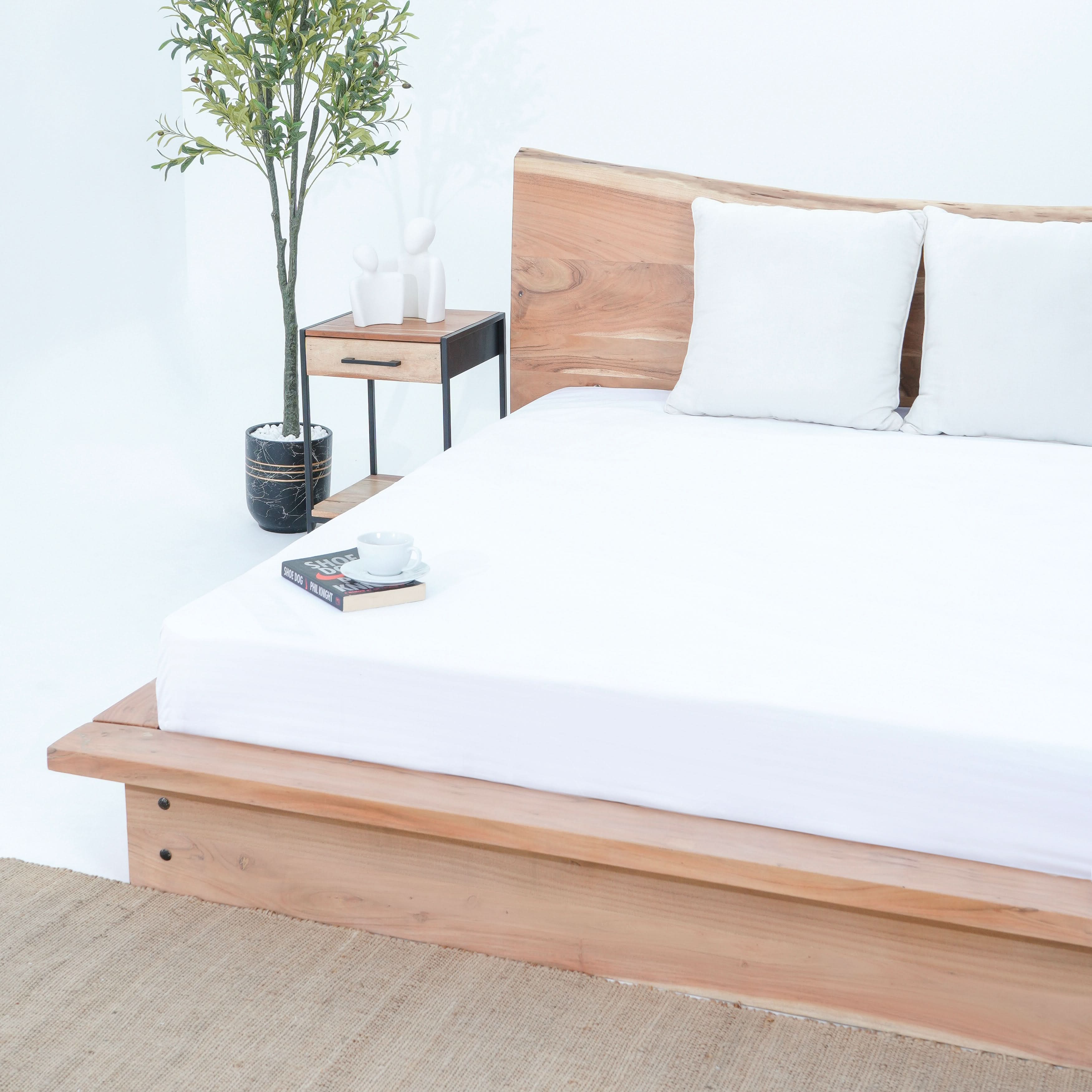 LIVE EDGE ACACIA WOOD BED - Art and craft furniture