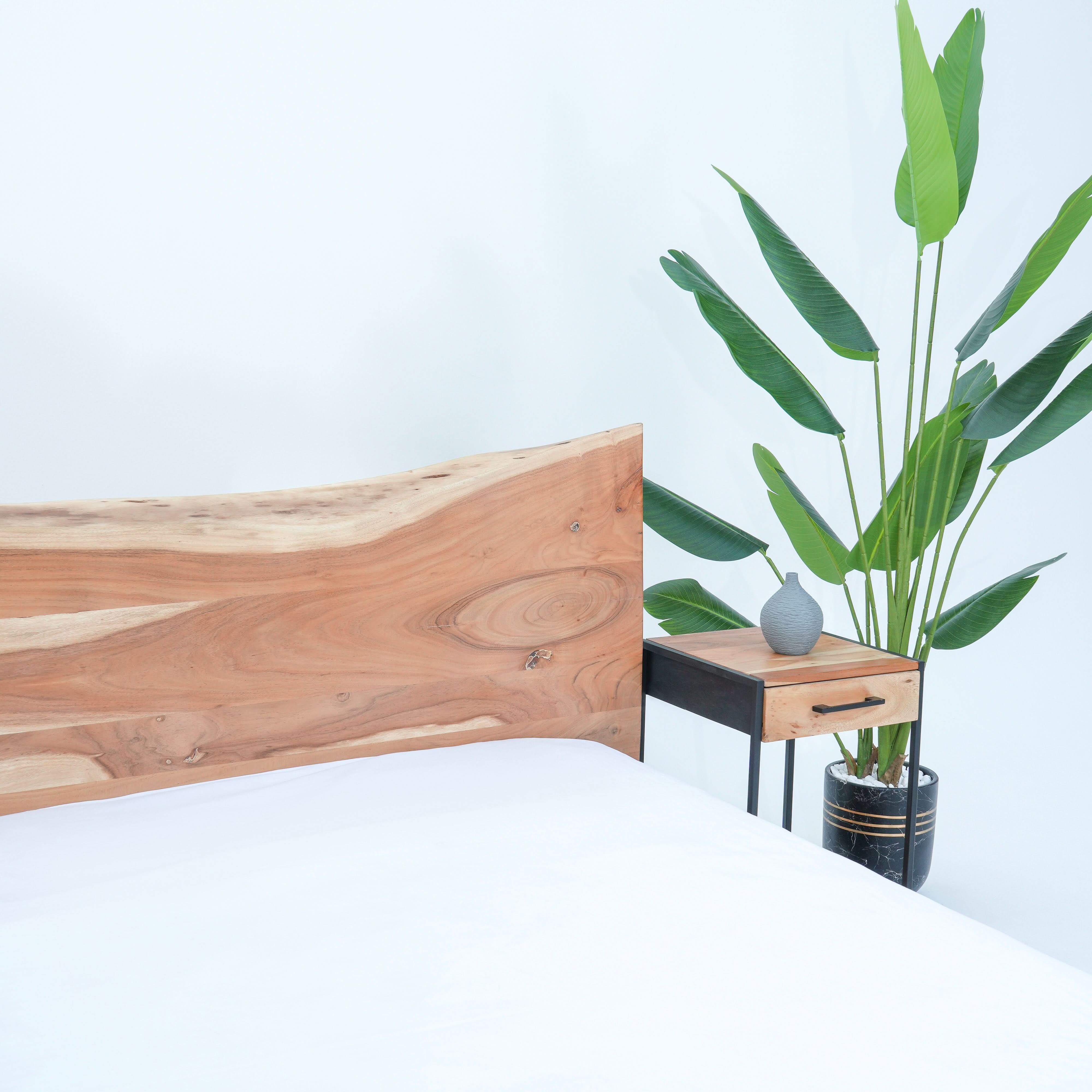LIVE EDGE ACACIA WOOD BED - Art and craft furniture