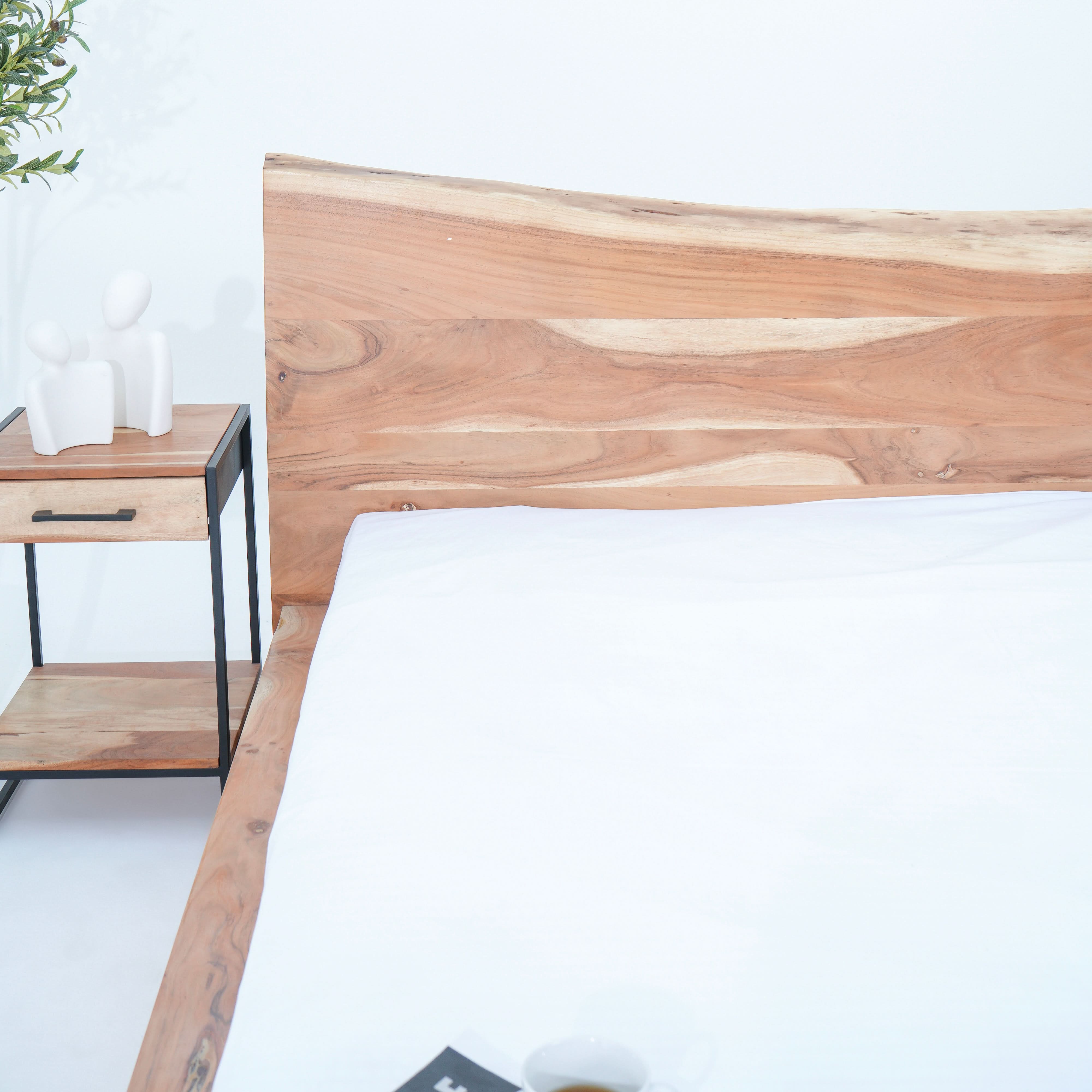 LIVE EDGE ACACIA WOOD BED - Art and craft furniture