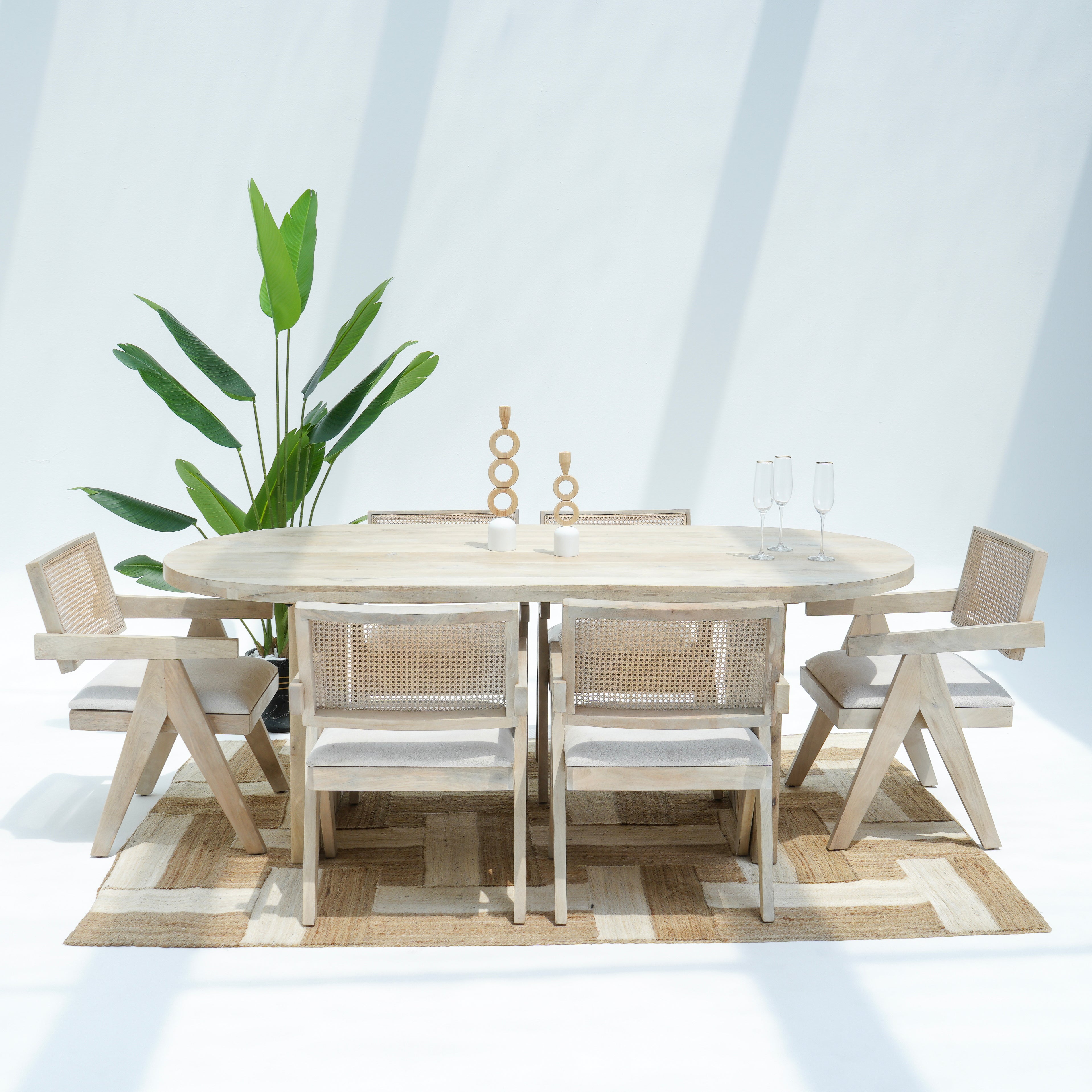 Town Mirage Plan Top and Wooden Linning Legs Dining Table