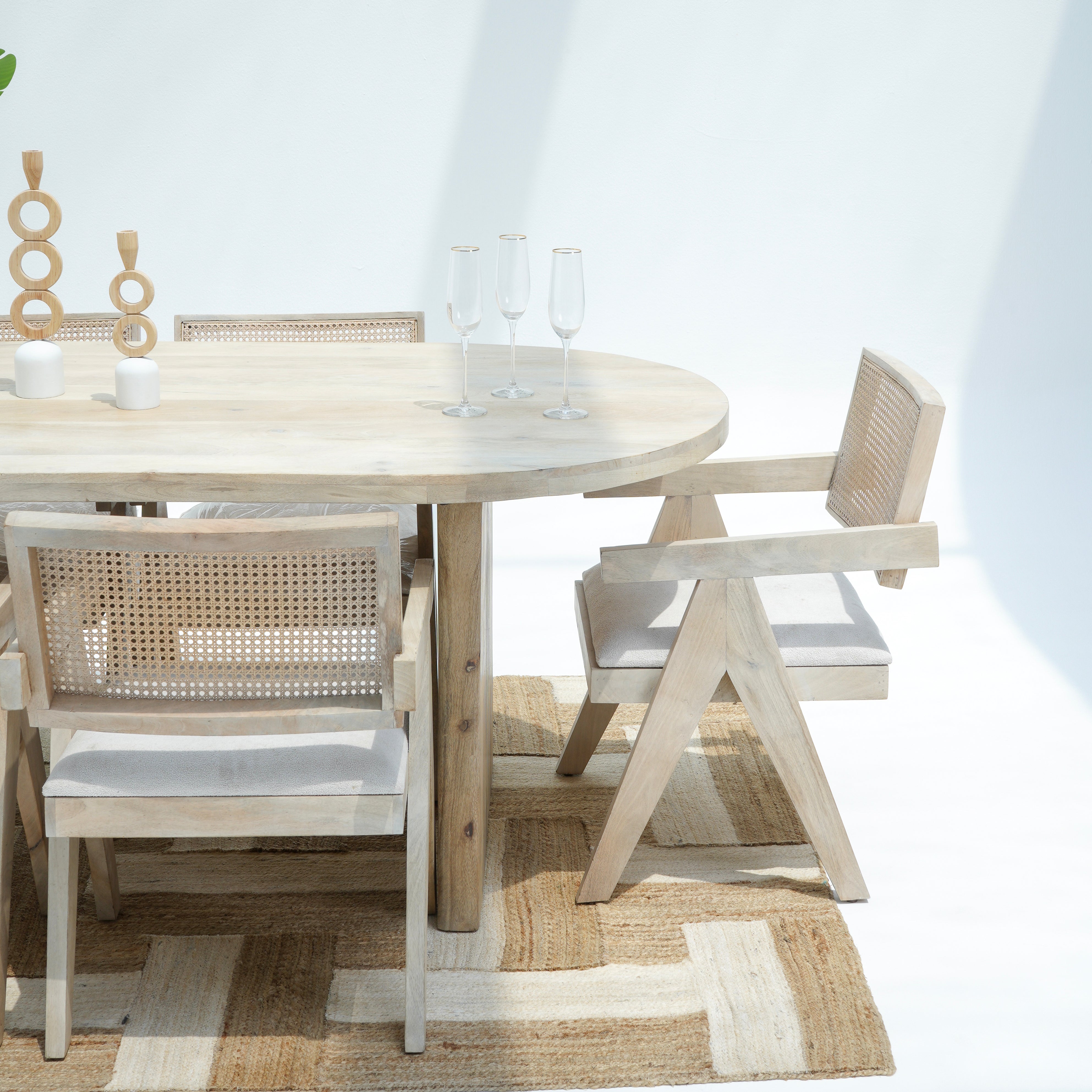Town Mirage Plan Top and Wooden Linning Legs Dining Table