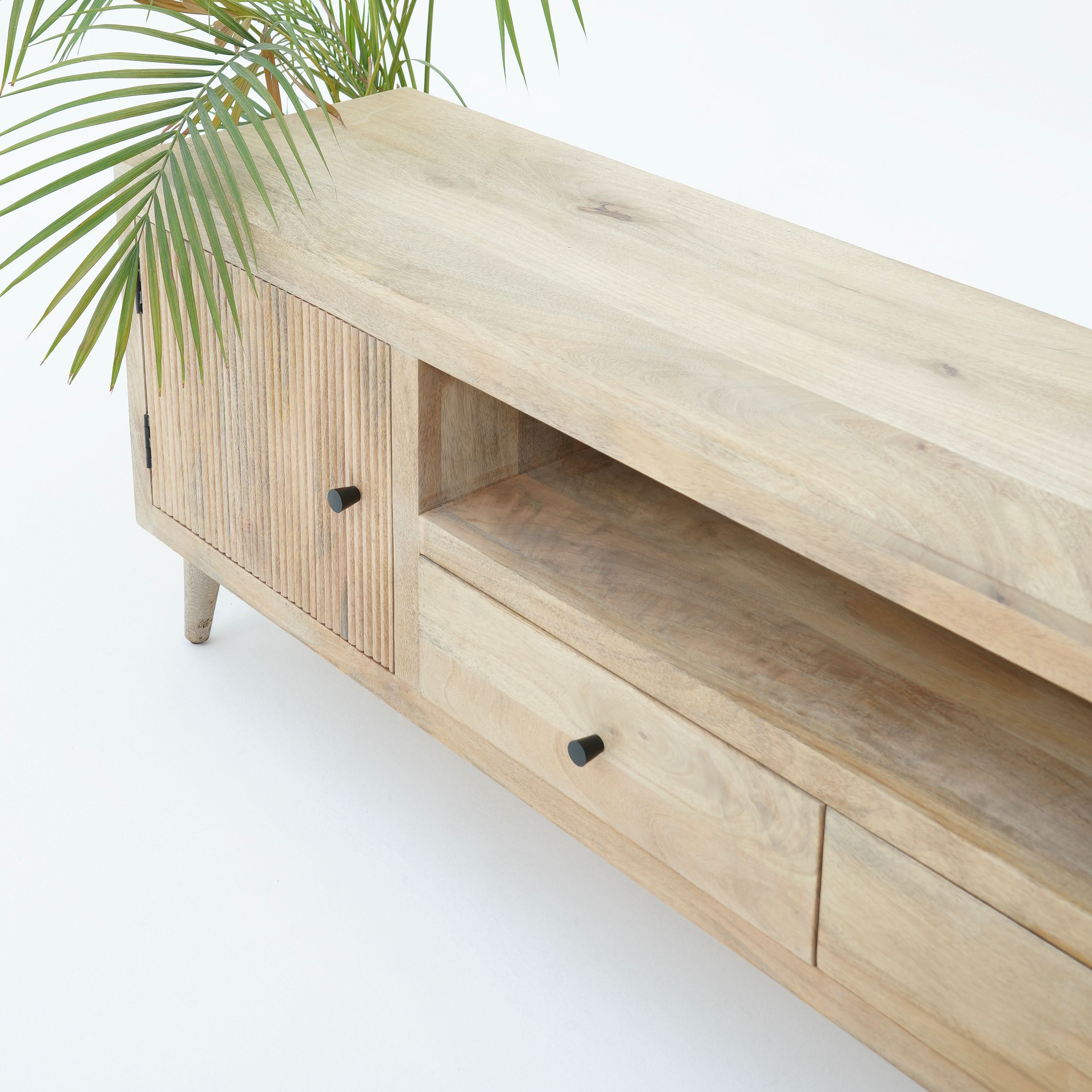 LUWIN LINNING TV STAND - Art and craft furniture