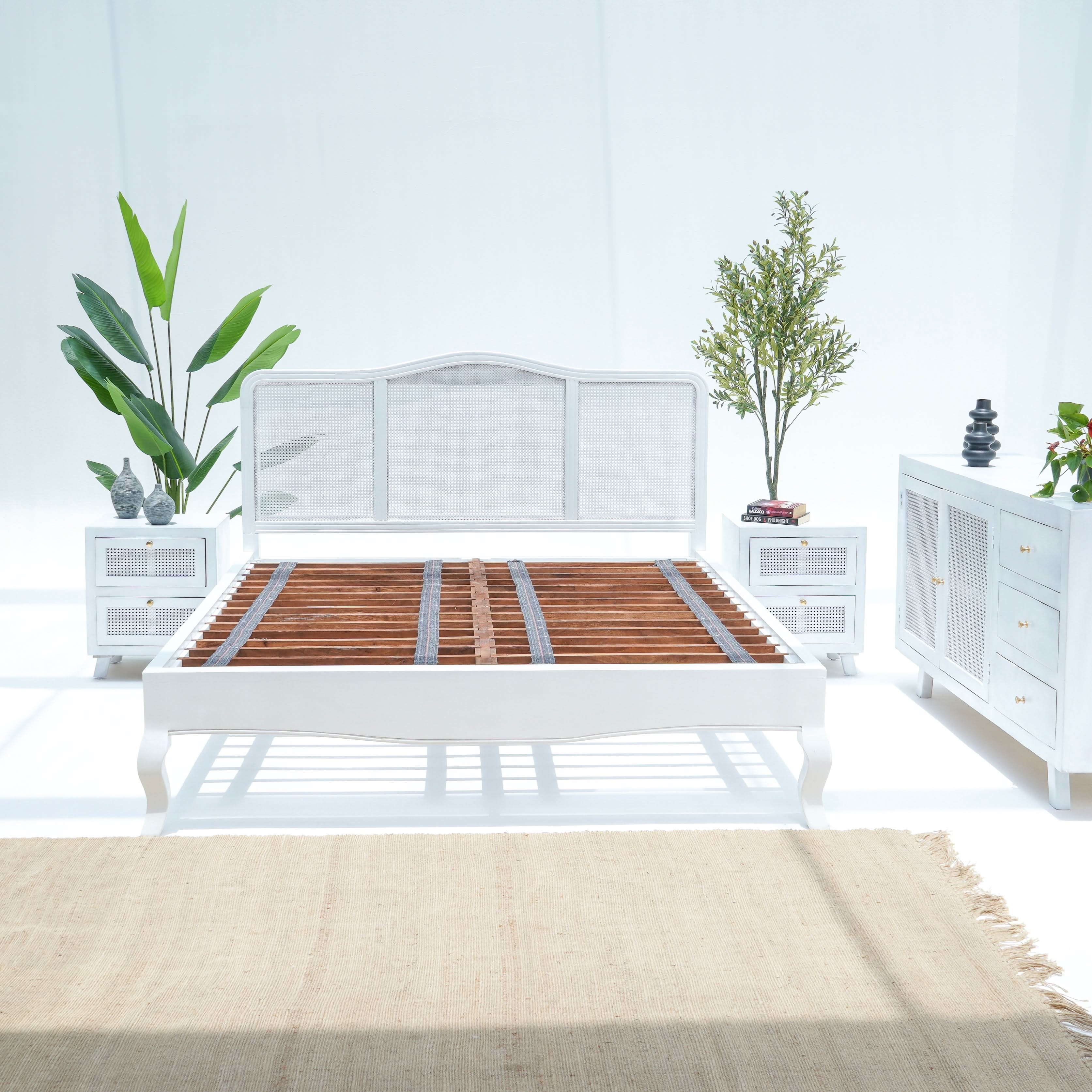 CANOVIA CANE WHITE WASH BED - Art and craft furniture