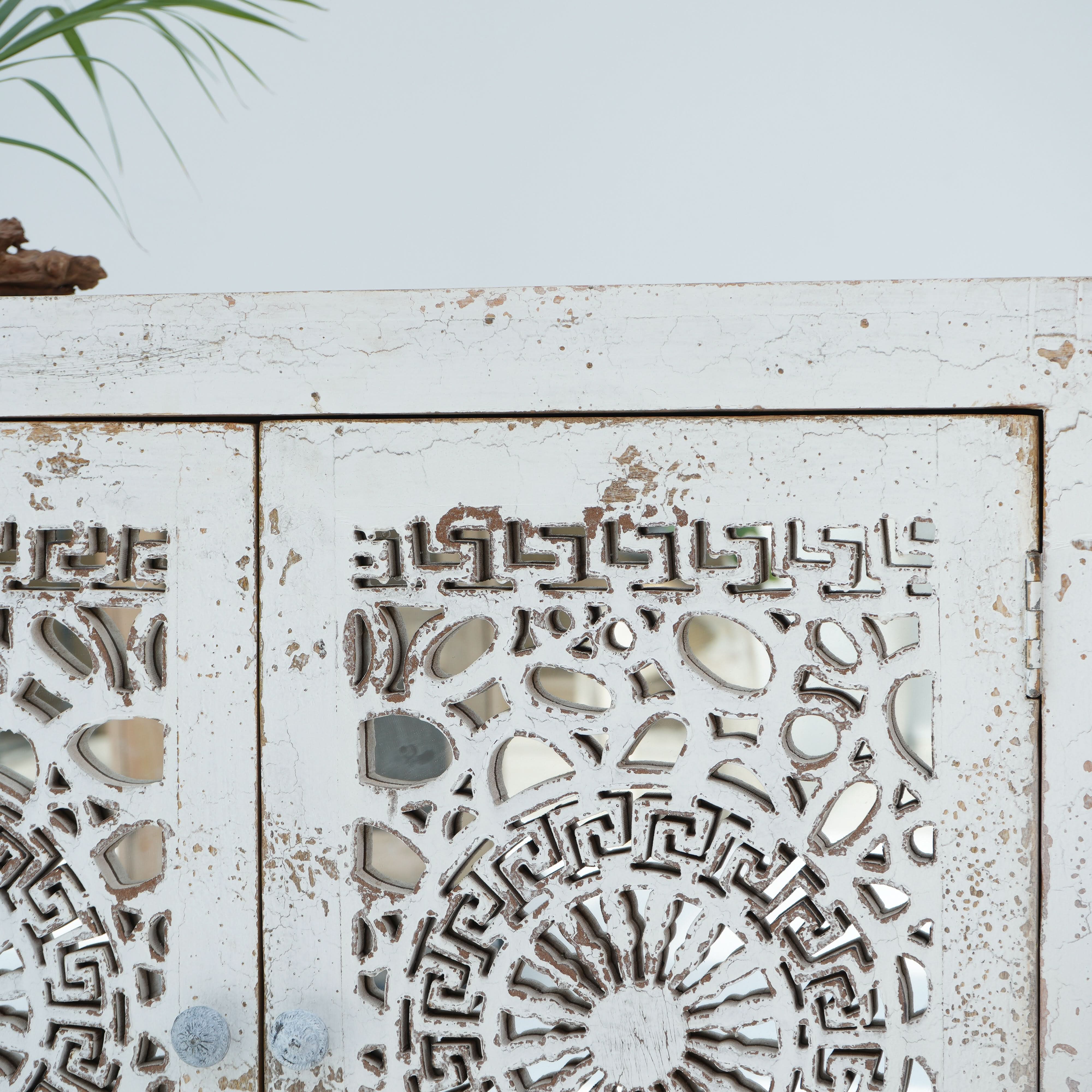 MILANESE FOUR DOOR SIDEBOARD - Art and craft furniture