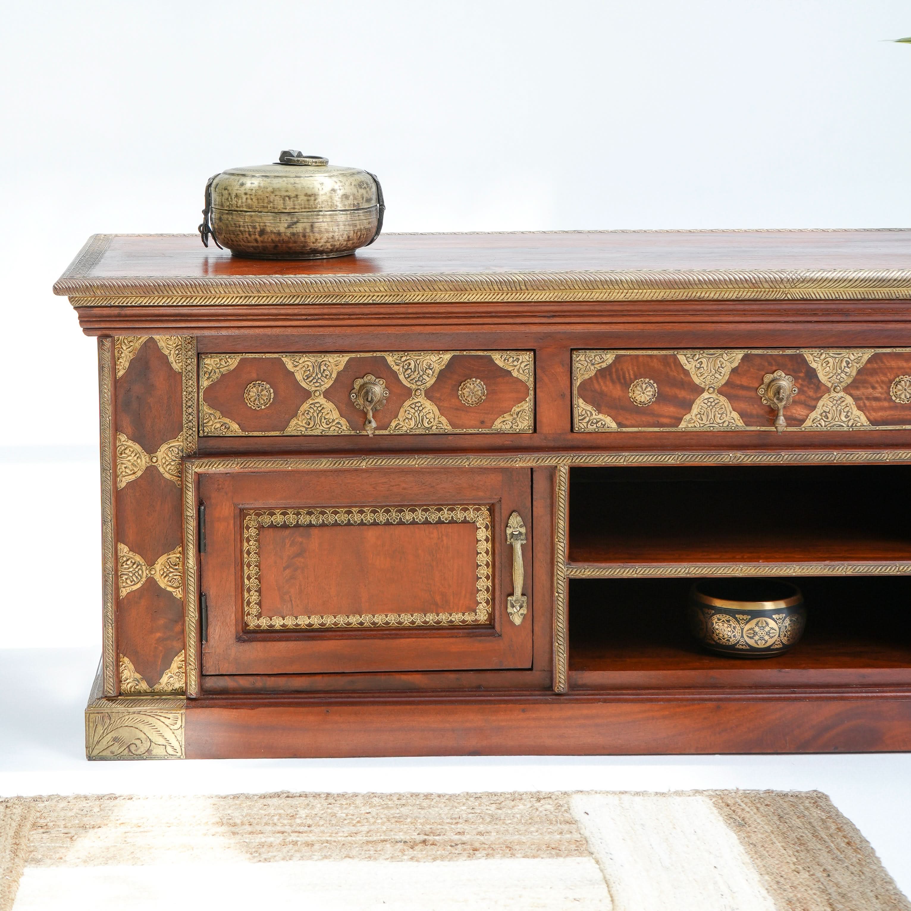 RICHMOND BRASS FTD TV STAND - Art and craft furniture