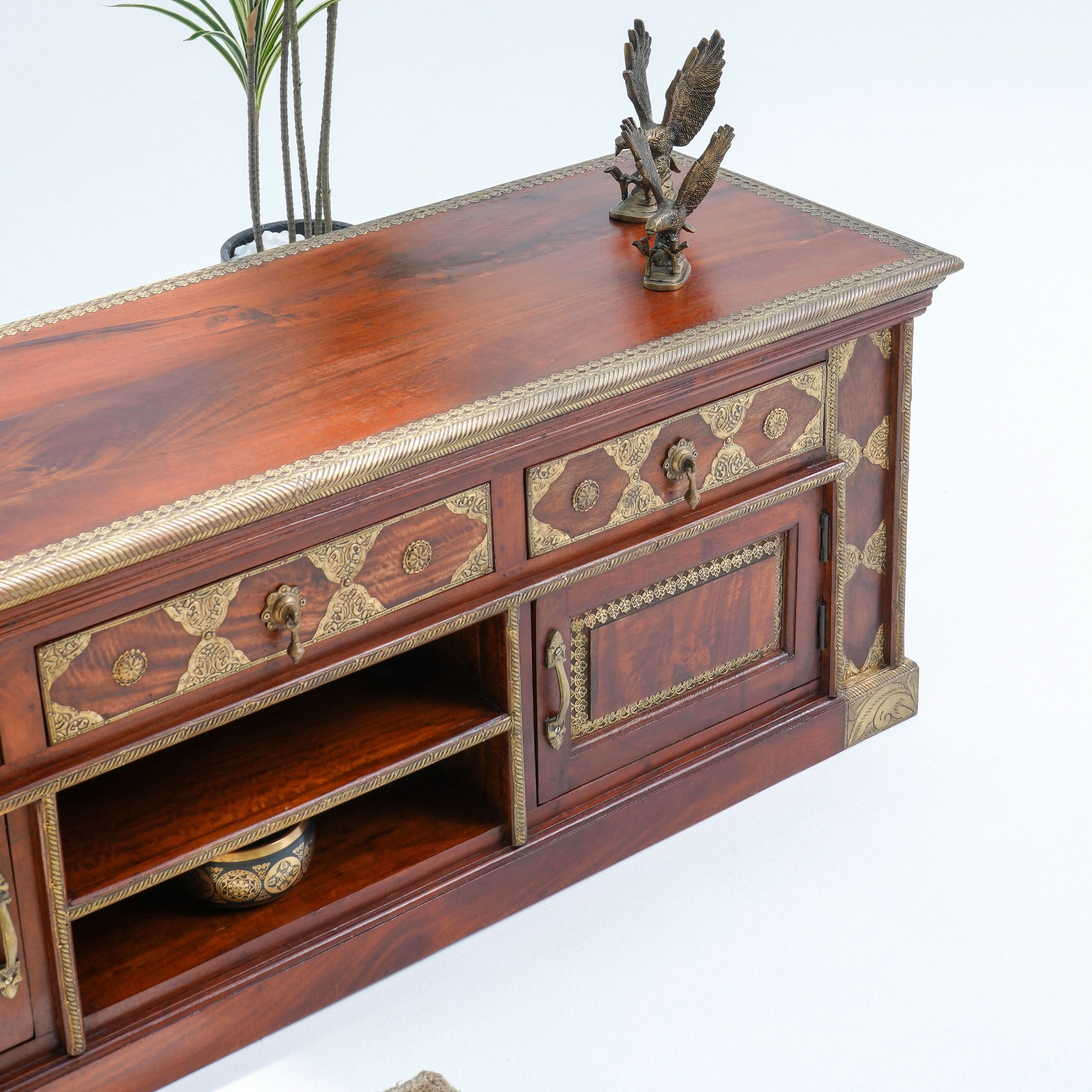 RICHMOND BRASS FTD TV STAND - Art and craft furniture