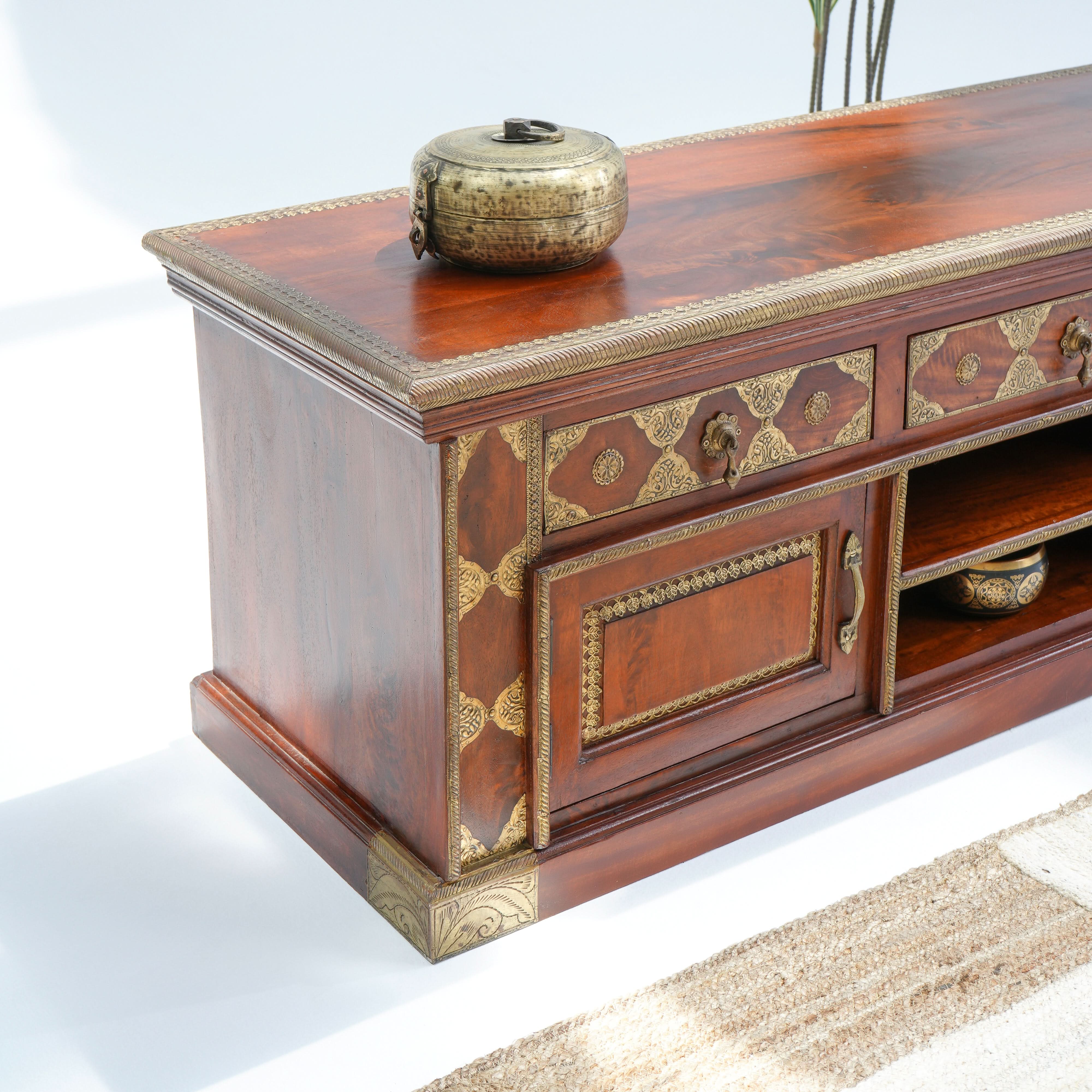 RICHMOND BRASS FTD TV STAND - Art and craft furniture