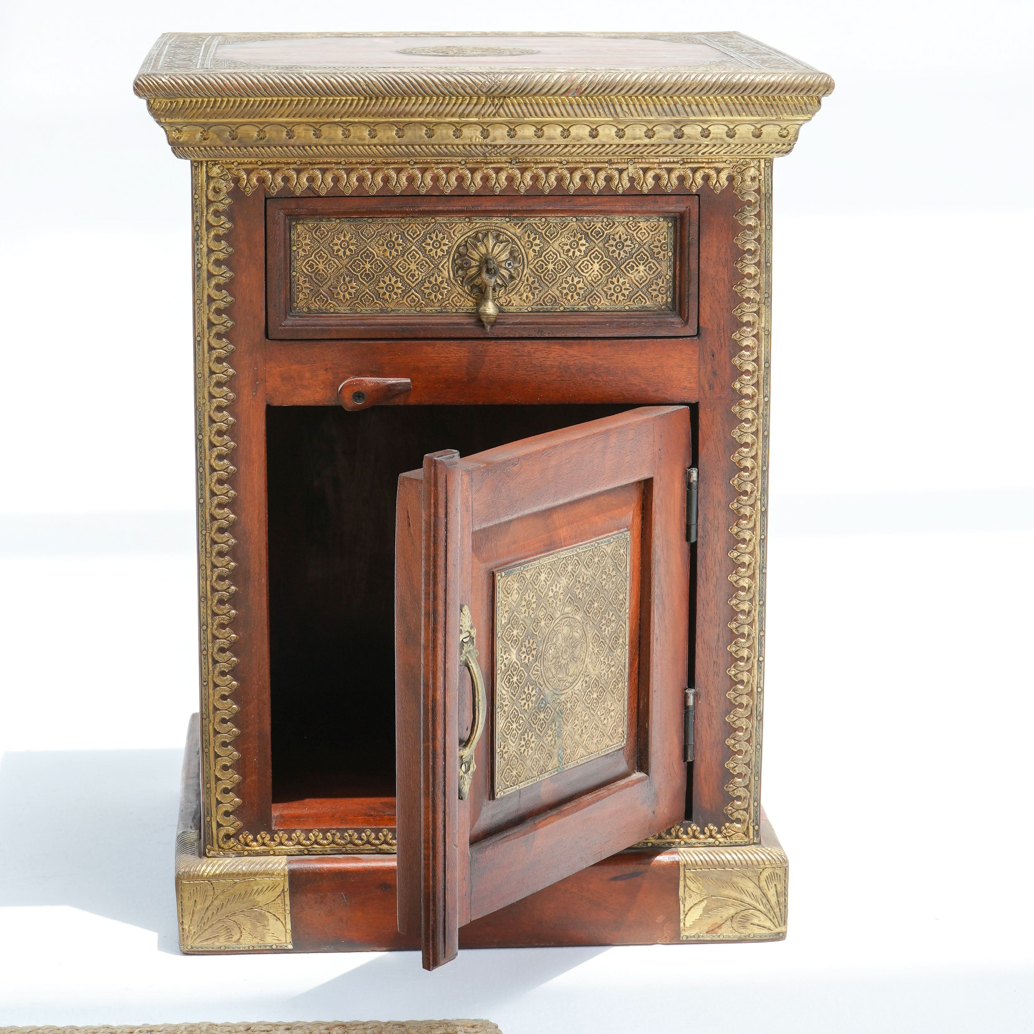 RICHMOND BRASS FTD ONE DRAWER ONE DOOR NIGHTSTAND TABLE - Art and craft furniture