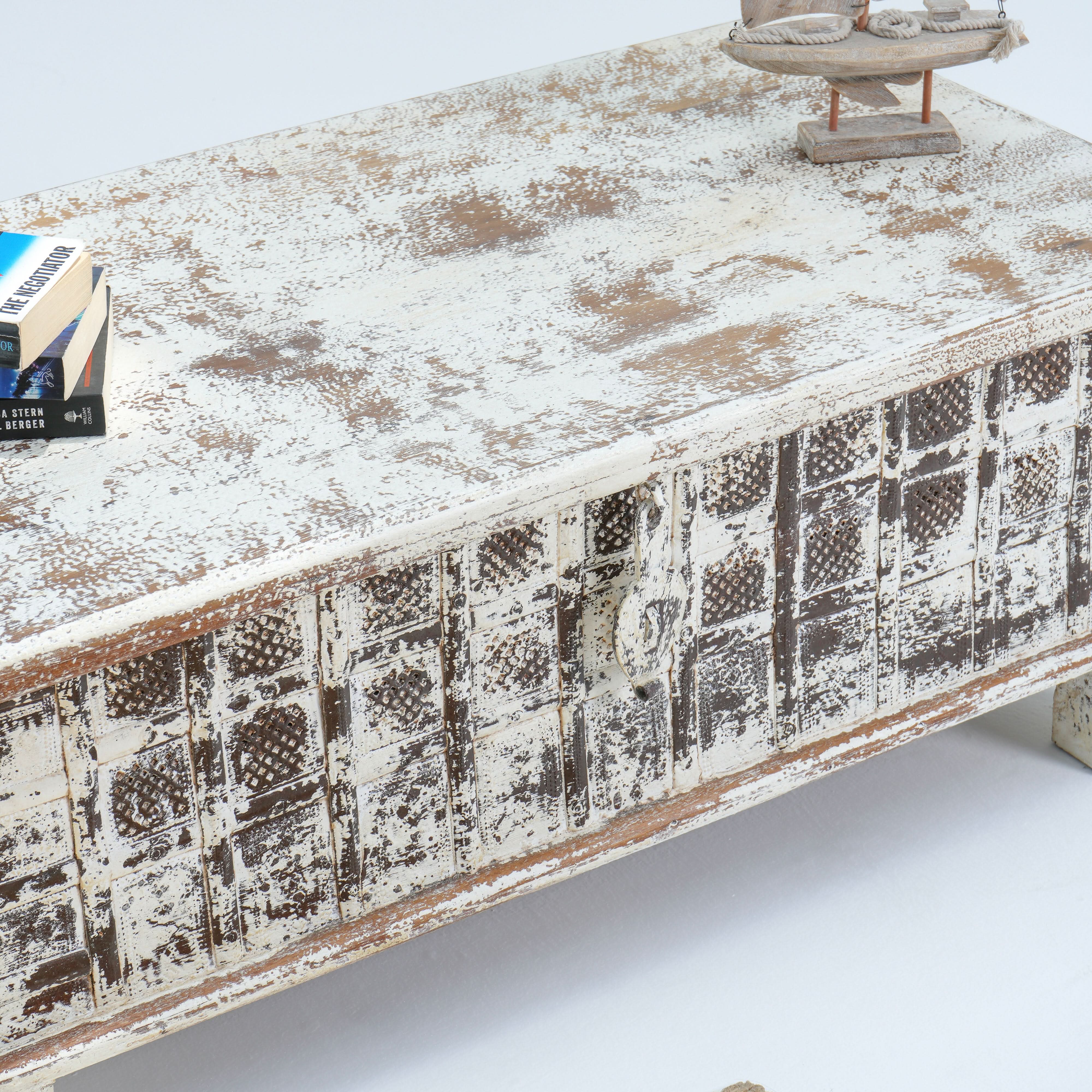 HANDCRAFTED WOODEN ANTIQUE BOX - Art and craft furniture