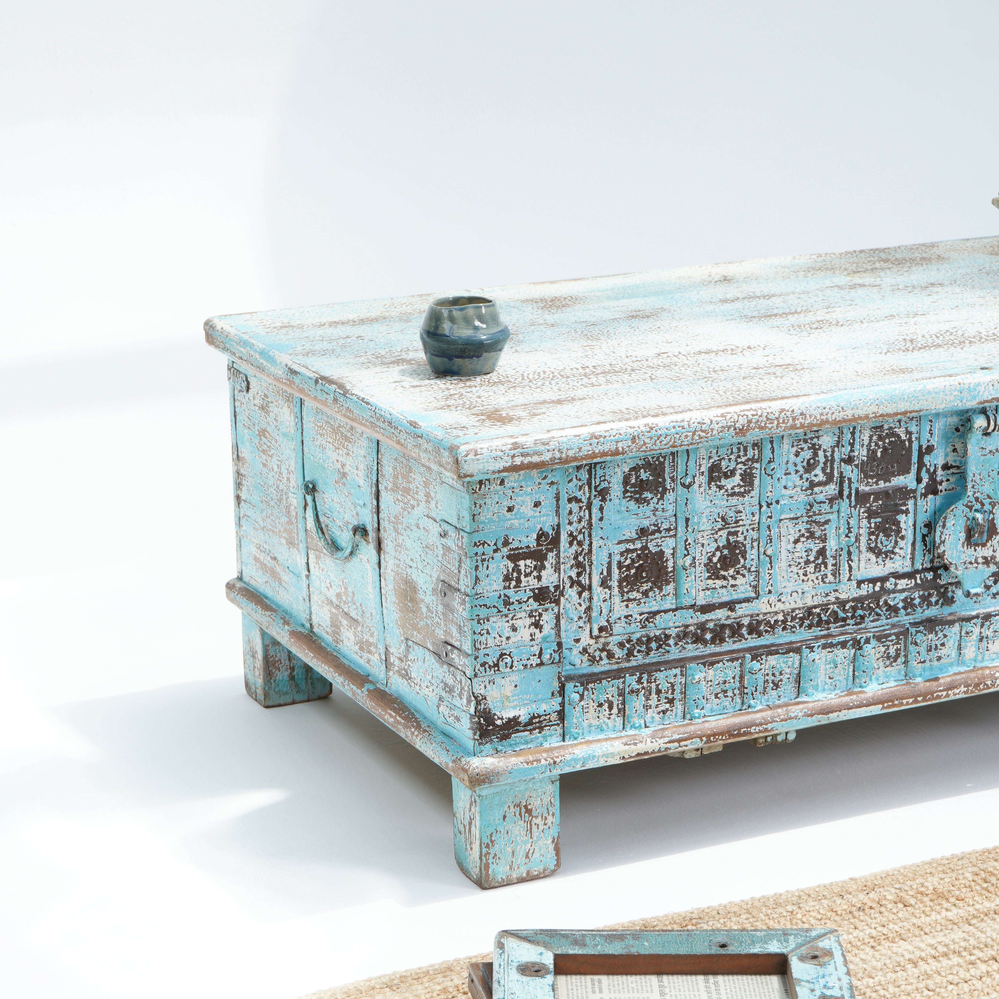 WOODEN ANTIQUE BOX - Art and craft furniture