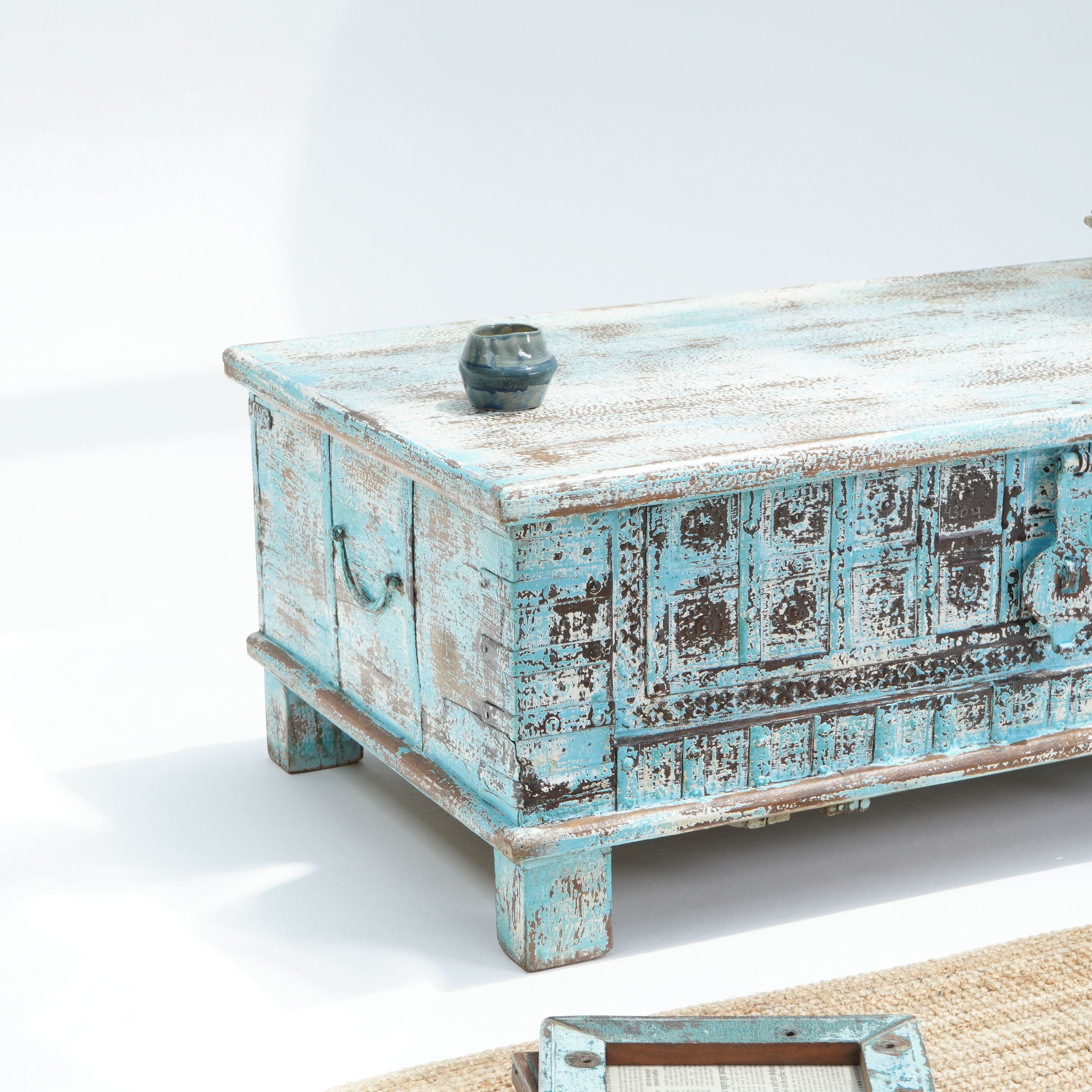 HANDCRAFTED WOODEN ANTIQUE BOX - Art and craft furniture
