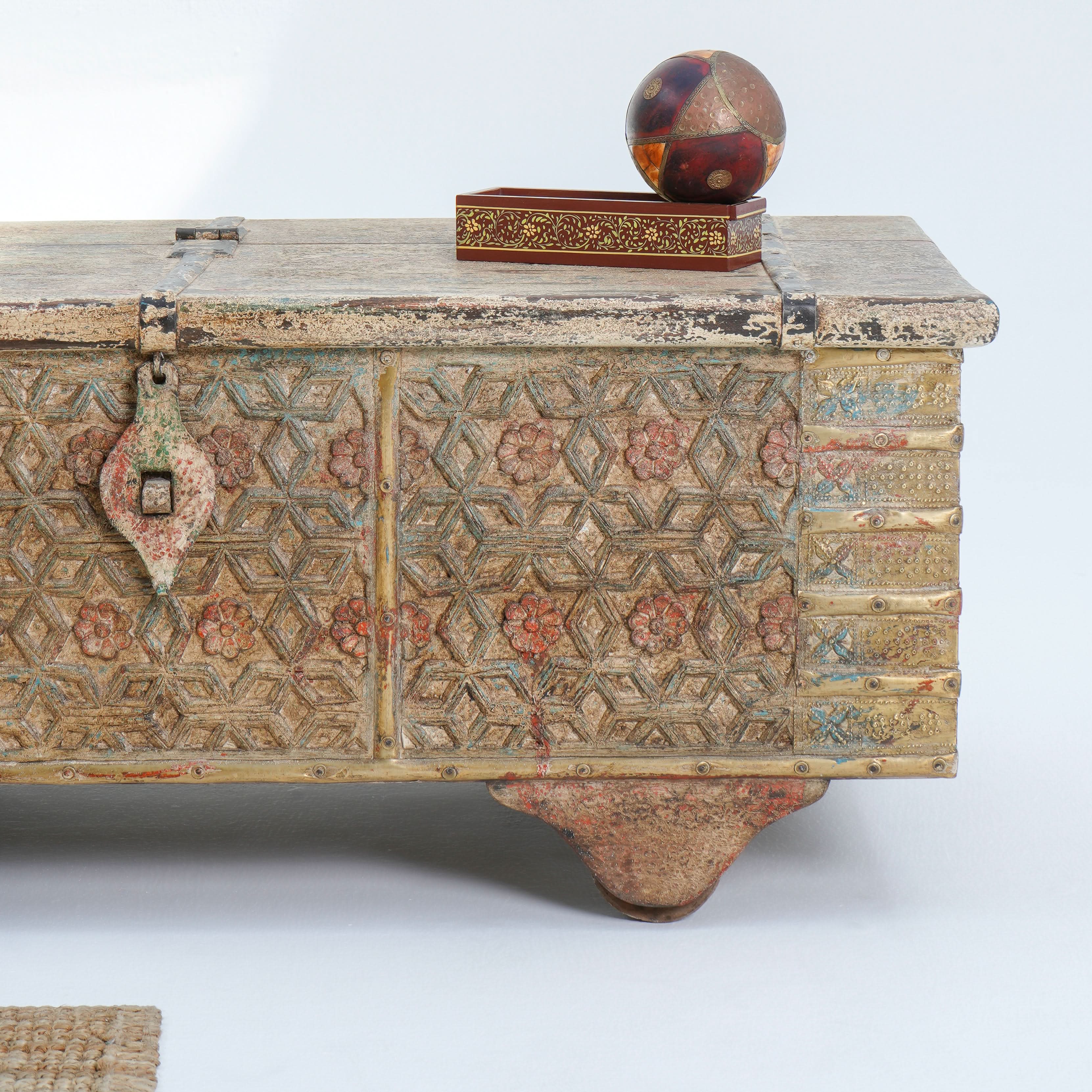 ANTIQUE TRUNK STORAGE BOX - Art and craft furniture