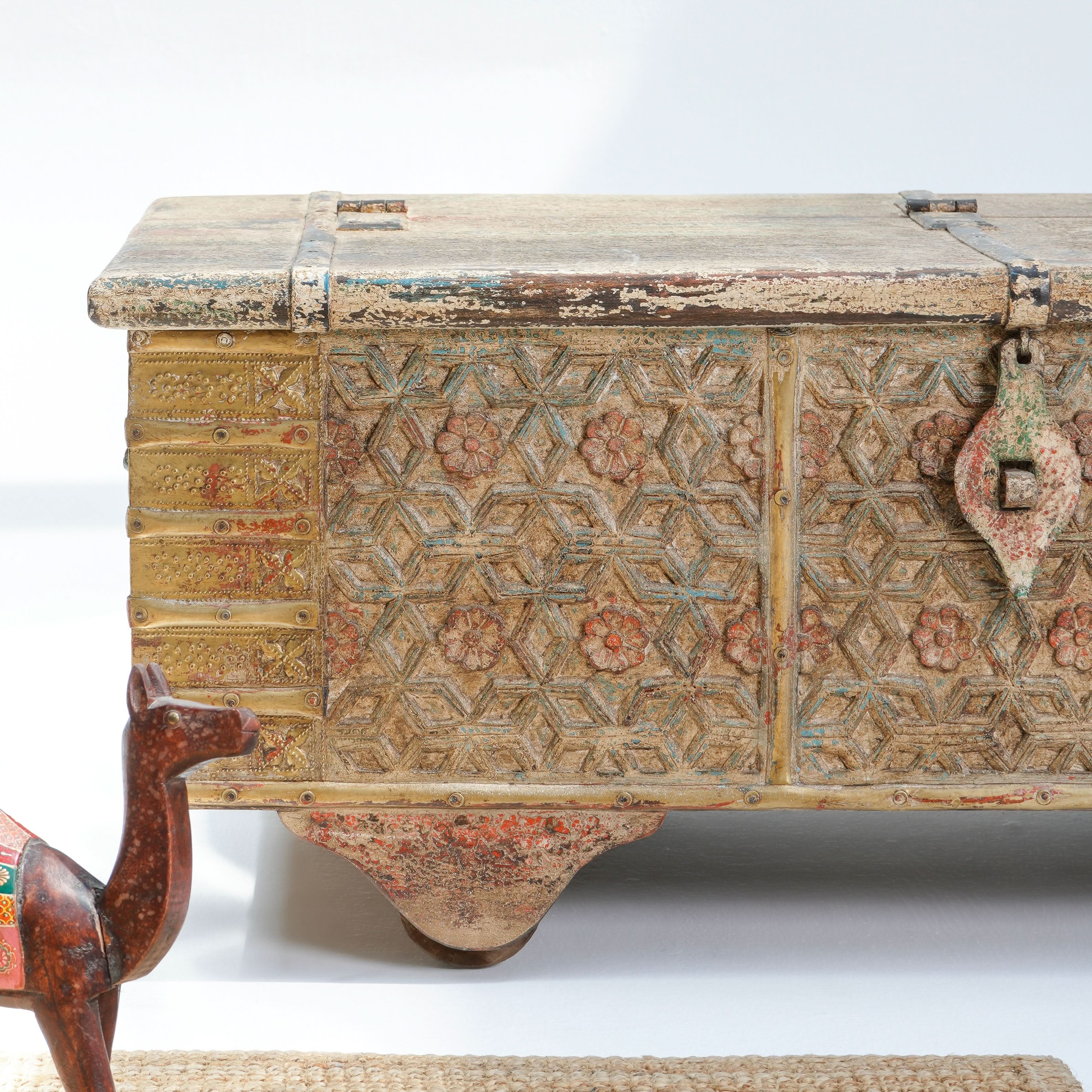 ANTIQUE TRUNK STORAGE BOX - Art and craft furniture