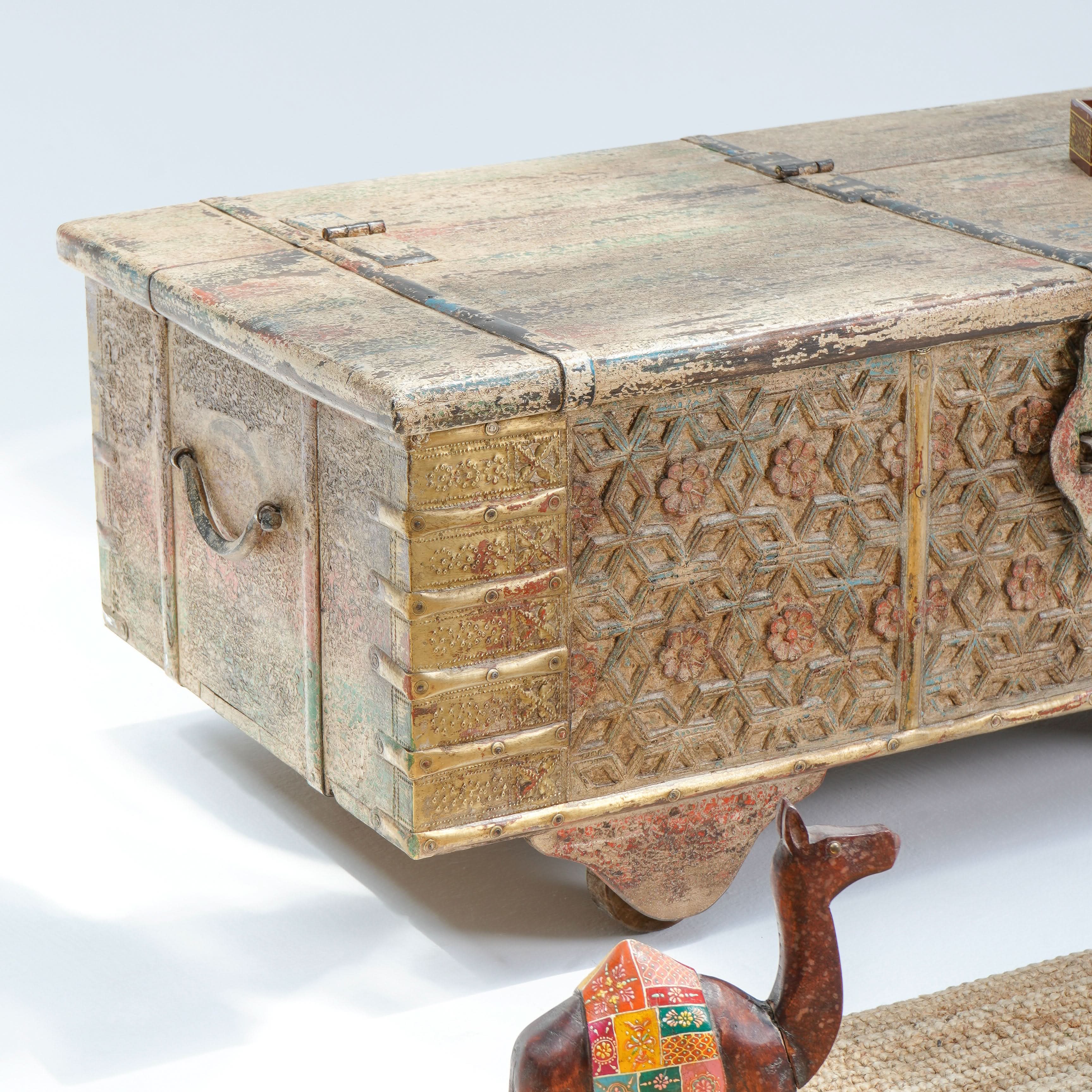 ANTIQUE TRUNK STORAGE BOX - Art and craft furniture