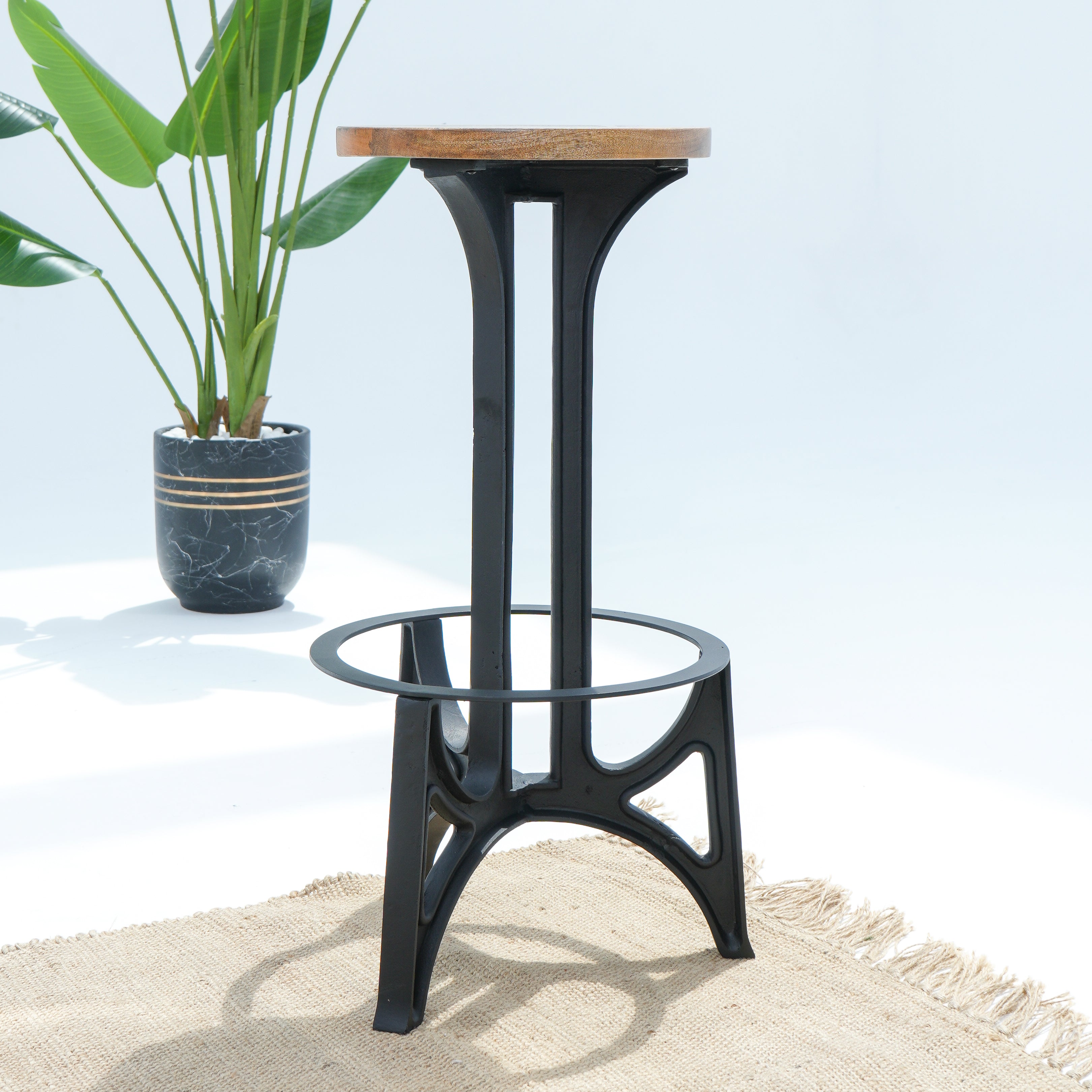 BLACK METAL WOODEN TOP BAR STOOL