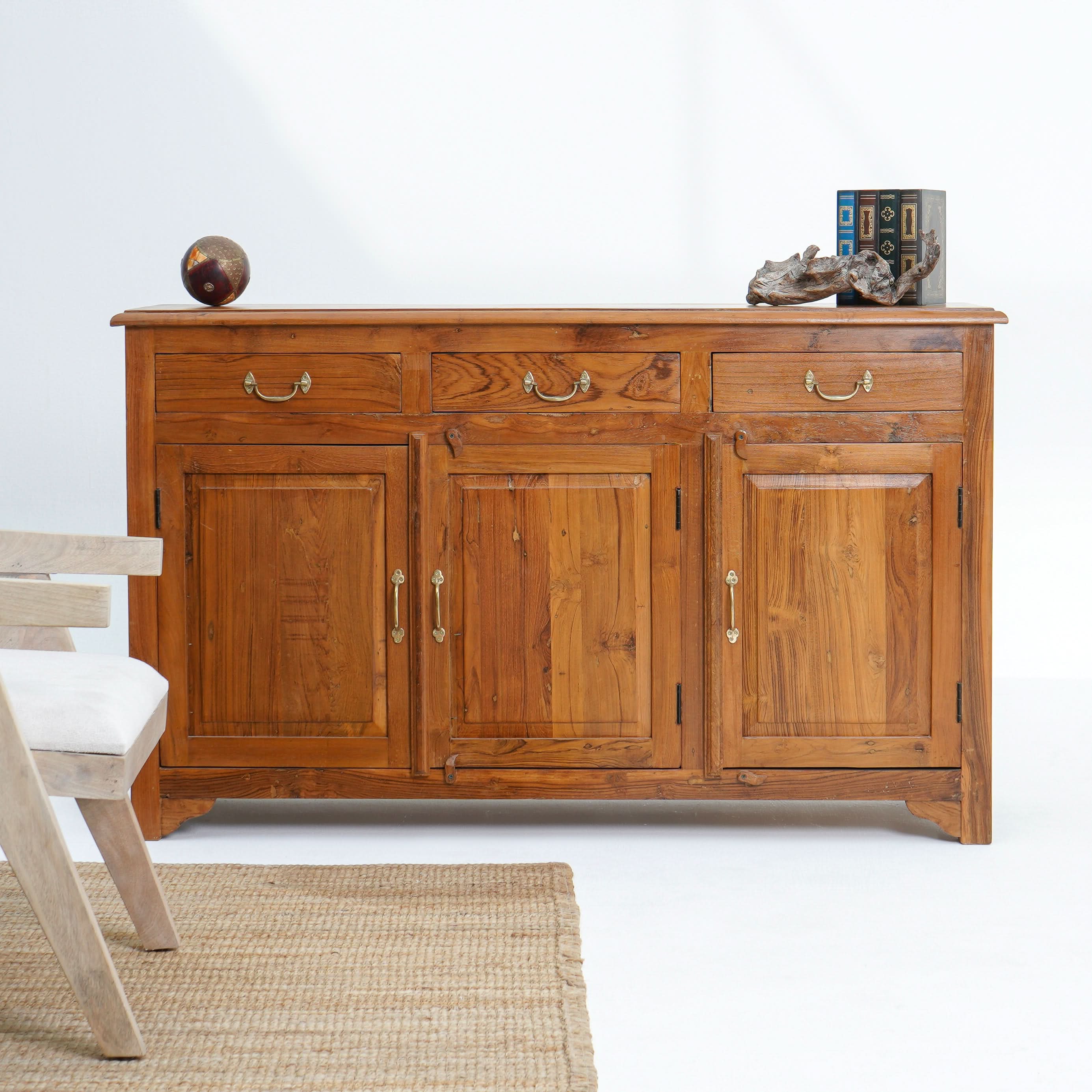 THE CRESCENT THREE DOOR THREE DOOR SIDEBOARD - Art and craft furniture