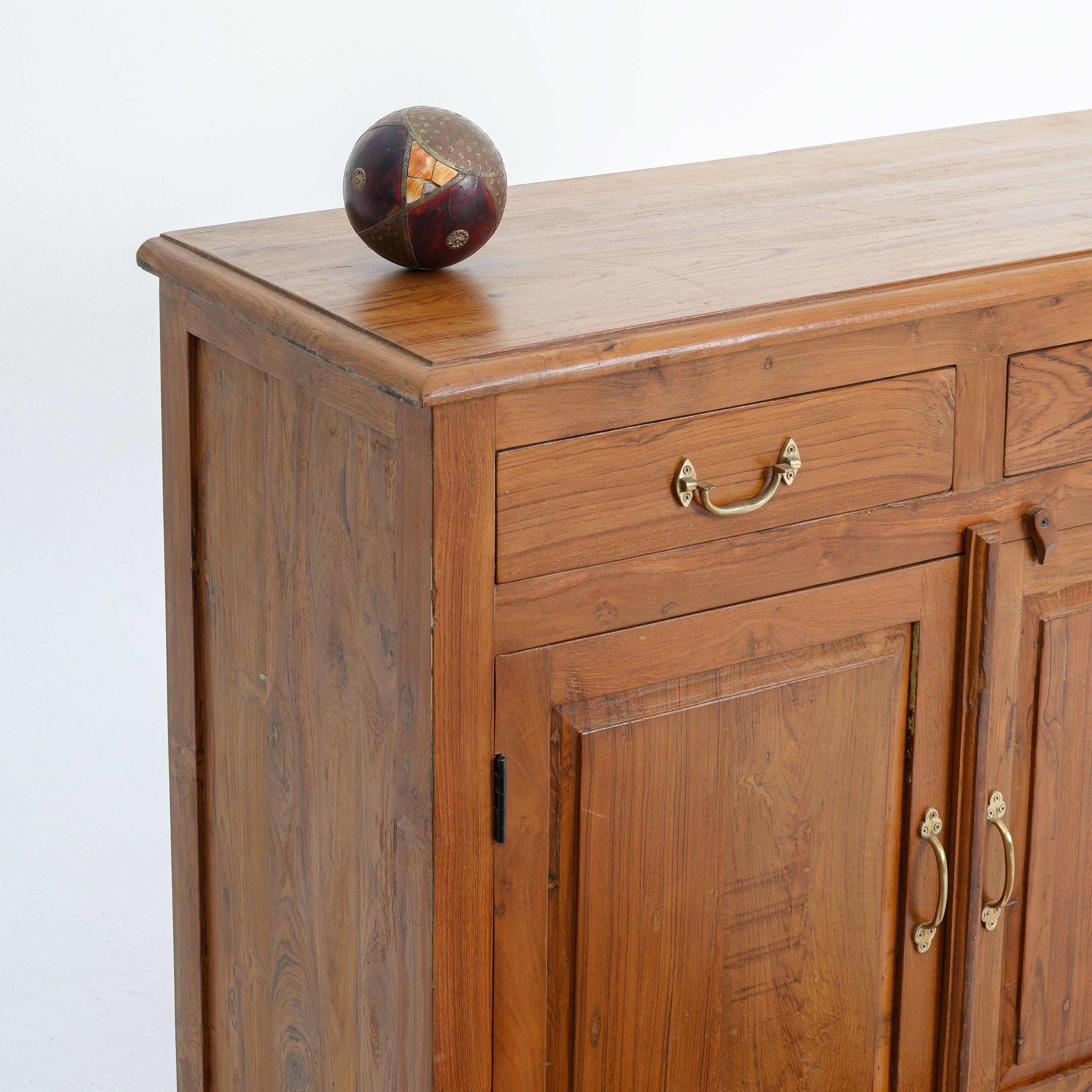 THE CRESCENT THREE DOOR THREE DOOR SIDEBOARD - Art and craft furniture