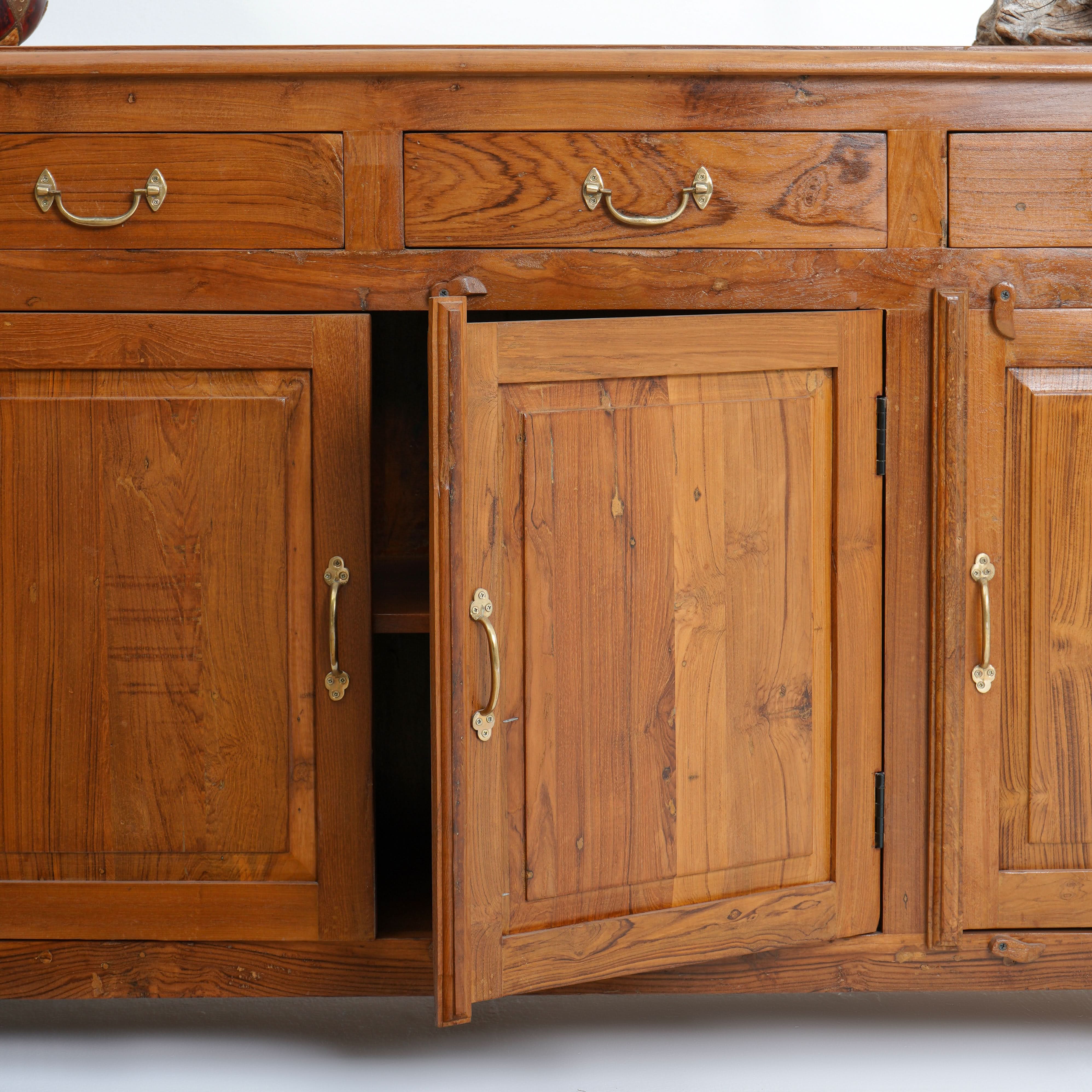 THE CRESCENT THREE DOOR THREE DOOR SIDEBOARD - Art and craft furniture