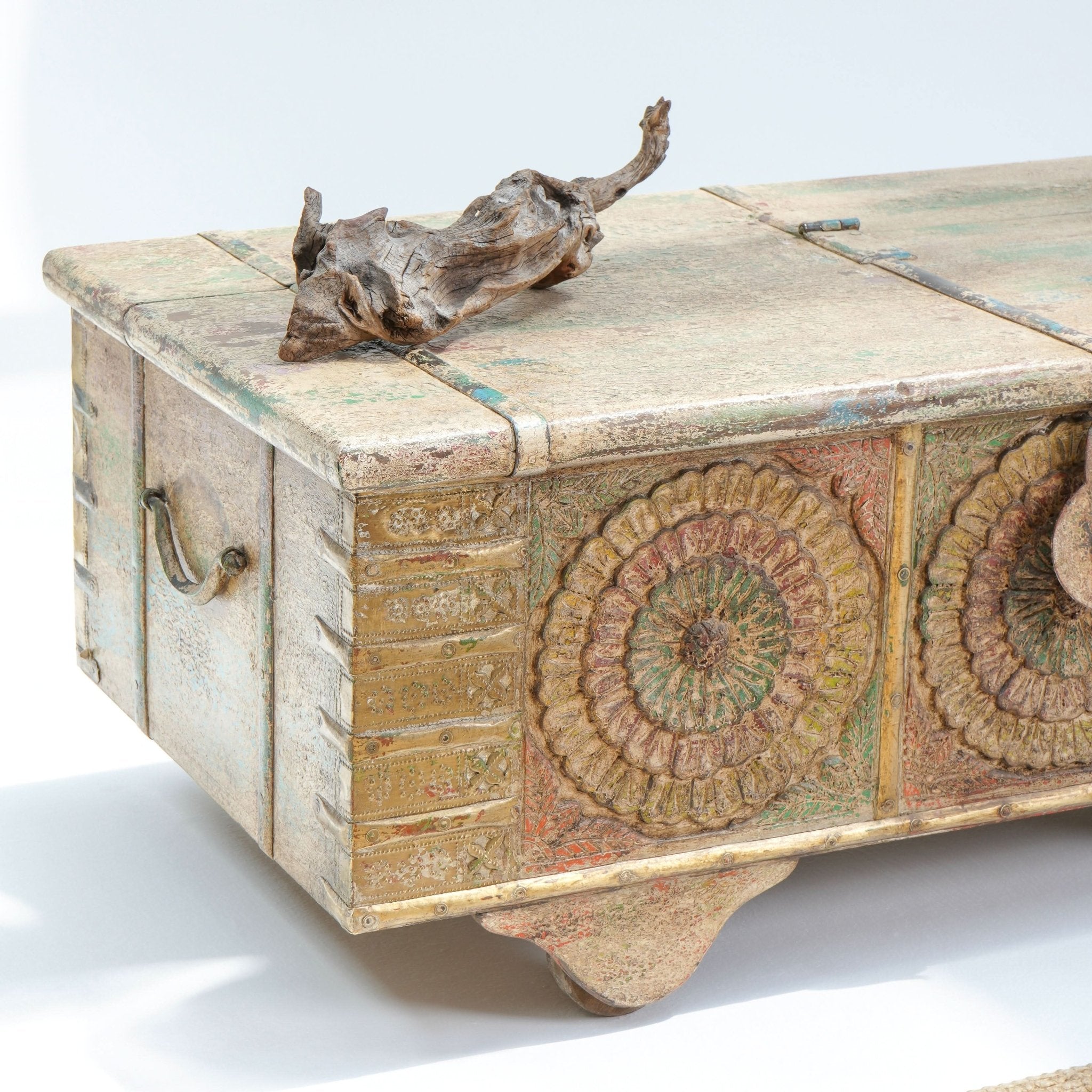ANTIQUE TRUNK BOX - Art and craft furniture