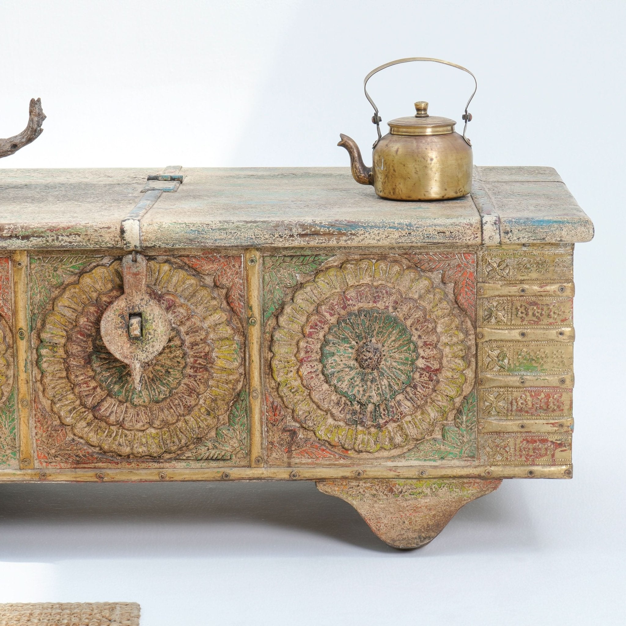 ANTIQUE TRUNK BOX - Art and craft furniture