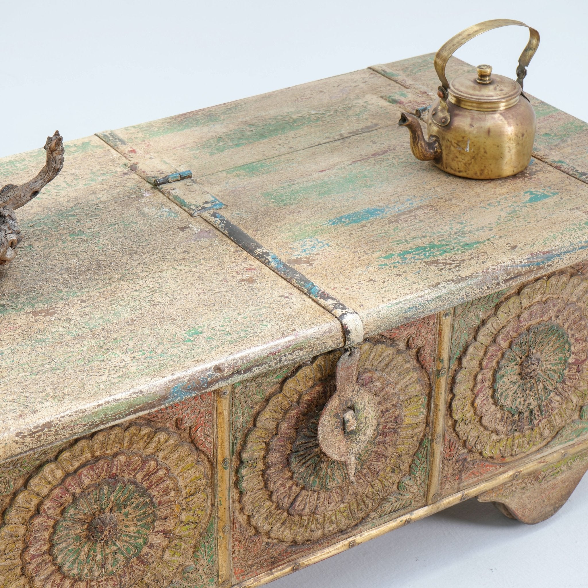 ANTIQUE TRUNK BOX - Art and craft furniture