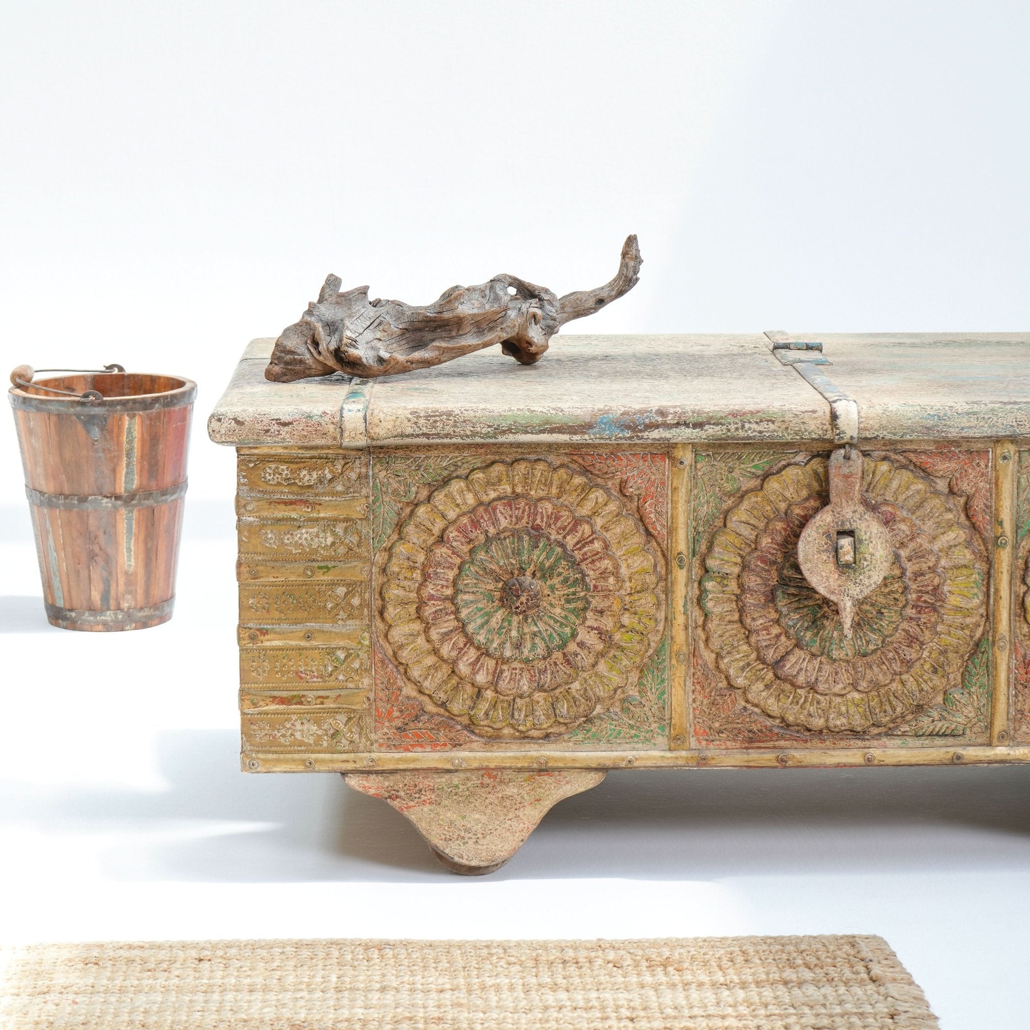 ANTIQUE TRUNK BOX - Art and craft furniture