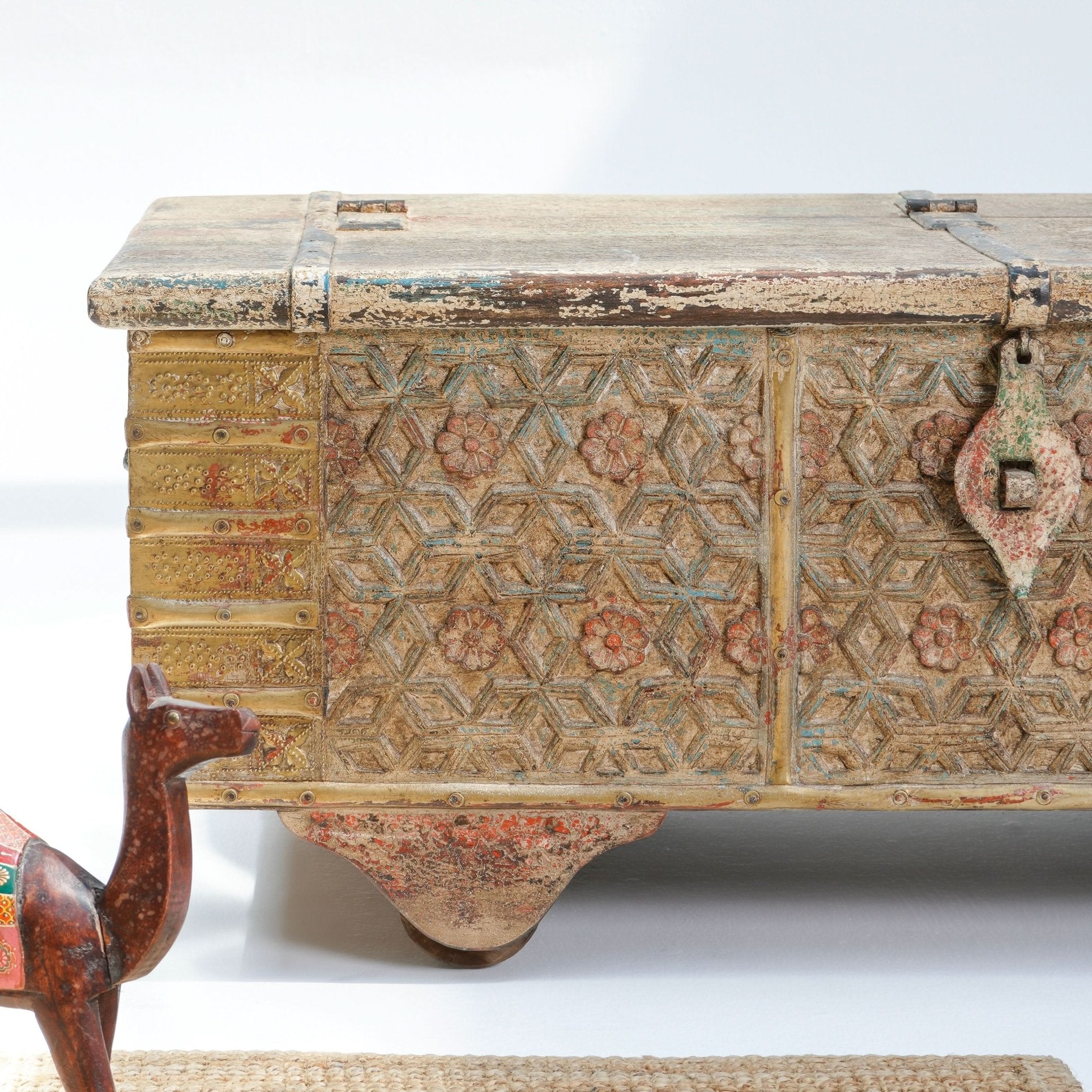 ANTIQUE TRUNK STORAGE BOX - Art and craft furniture