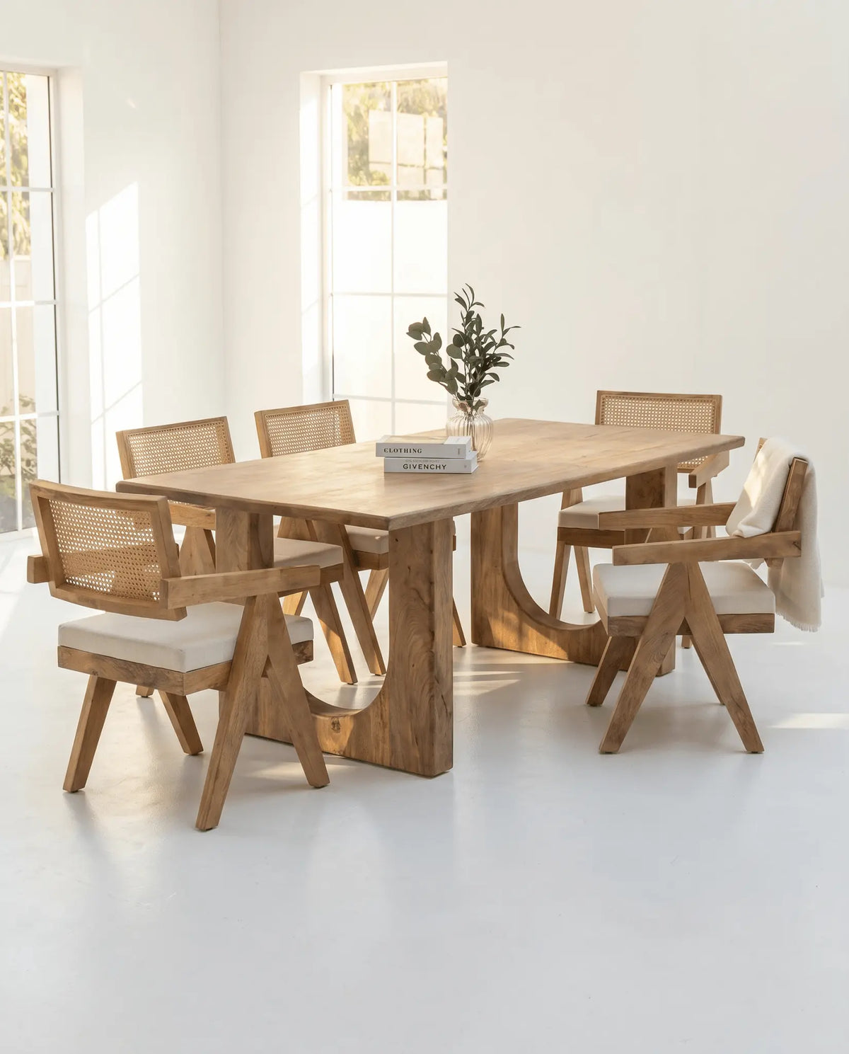 AURA MANGO WOOD DINING TABLE - Art and craft furniture