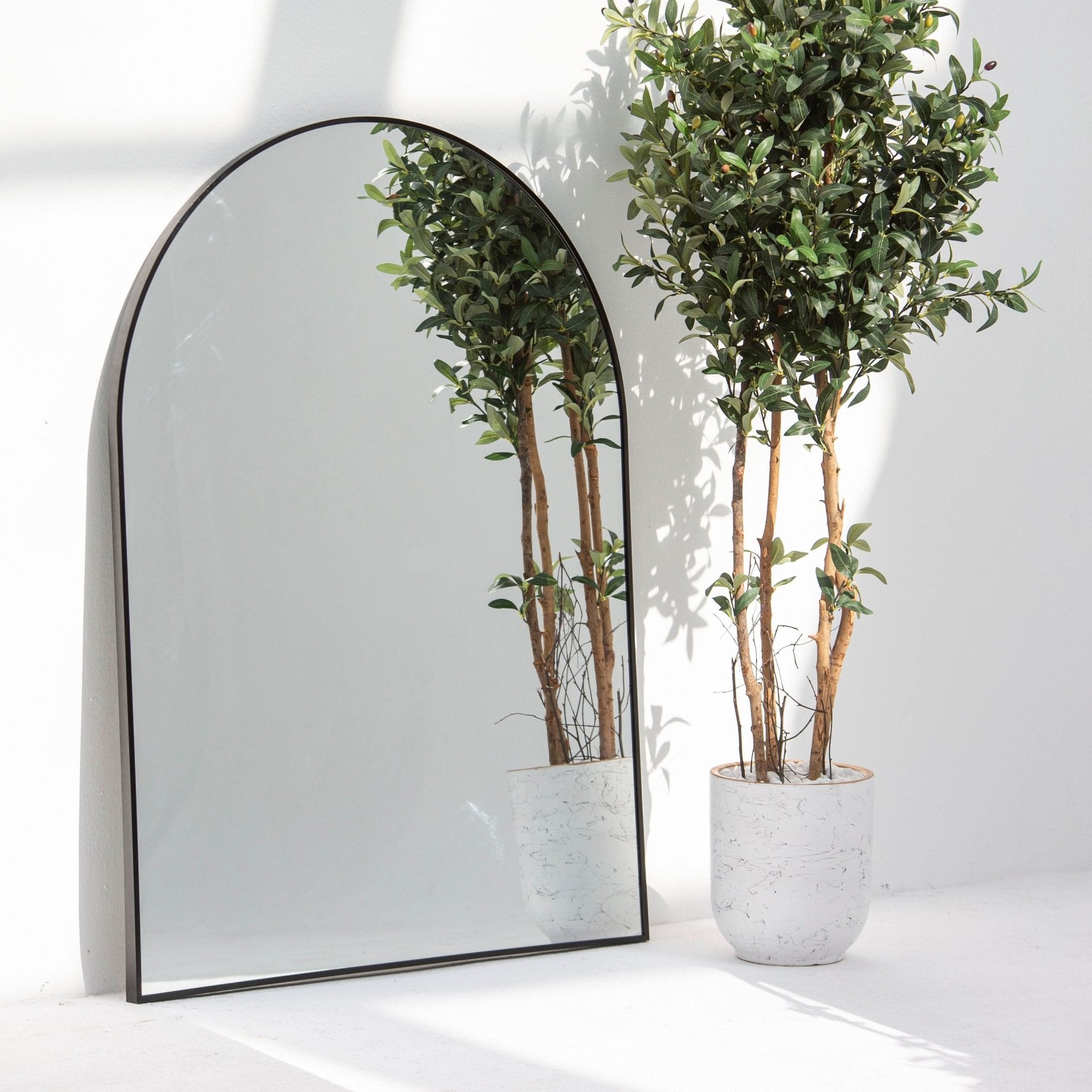 BYRON BLACK METAL ROUND TOP MIRROR FRAME - Art and craft furniture
