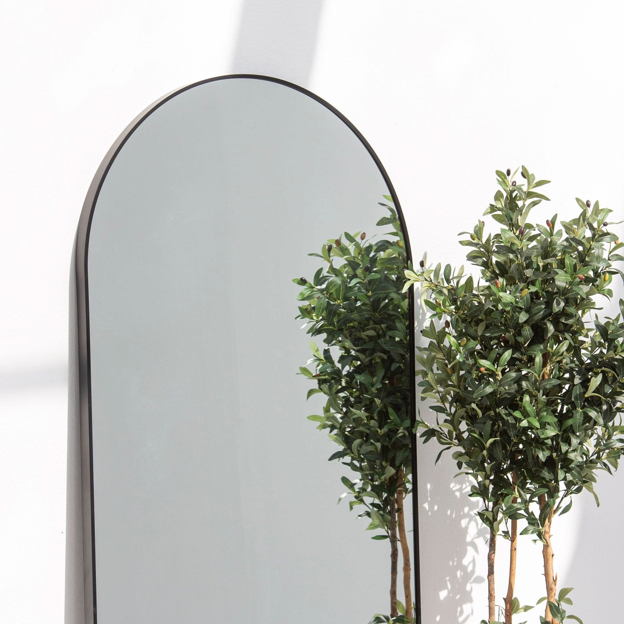 BYRON BLACK METAL ROUND TOP MIRROR FRAME - Art and craft furniture